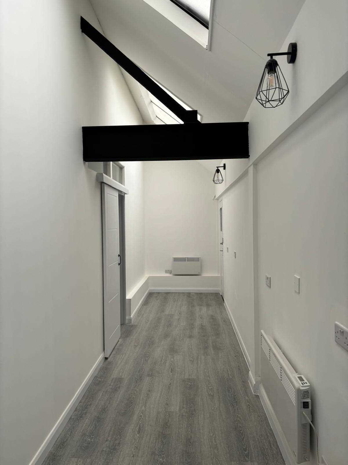 High Street - Picture 2