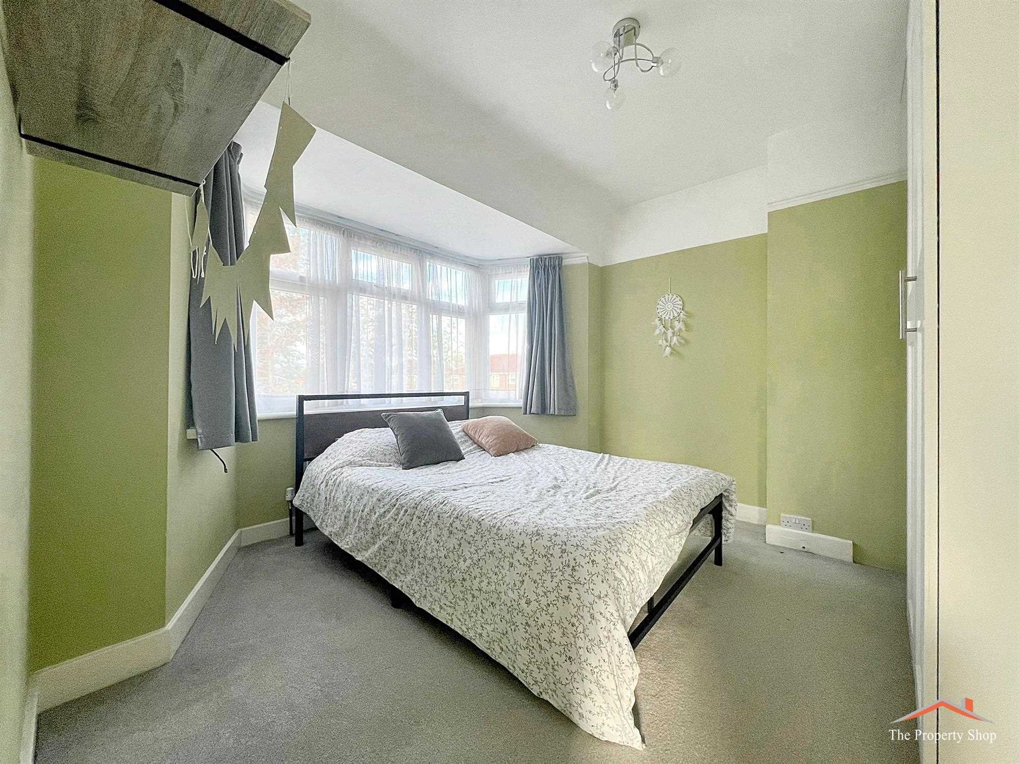Broadcroft Avenue - Picture 5