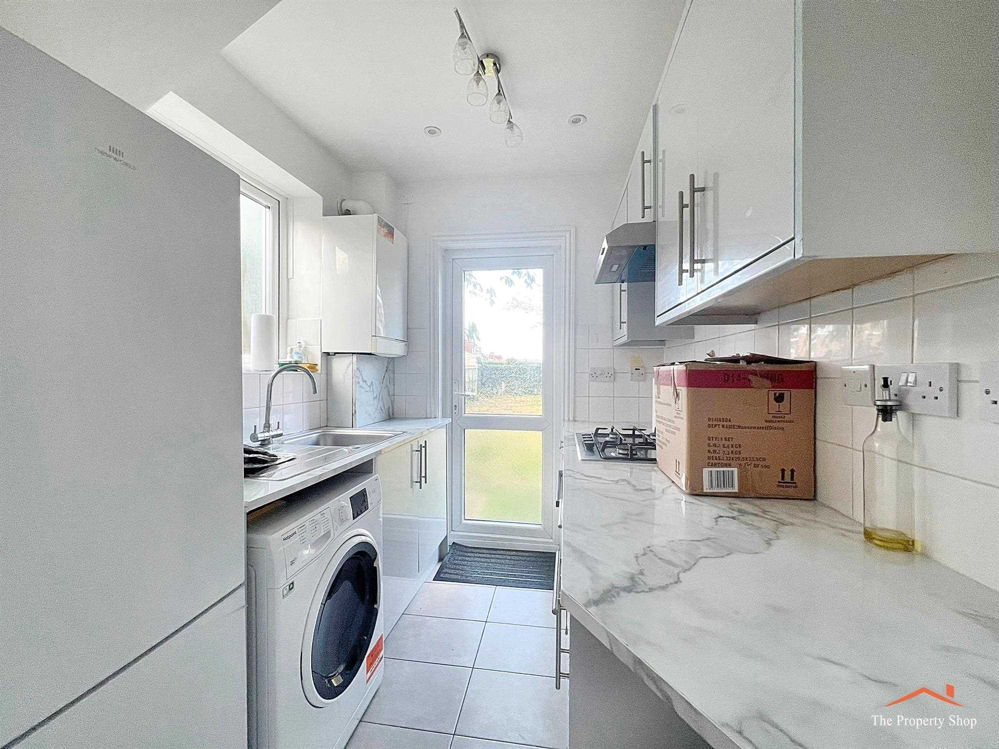 Broadcroft Avenue - Picture 6