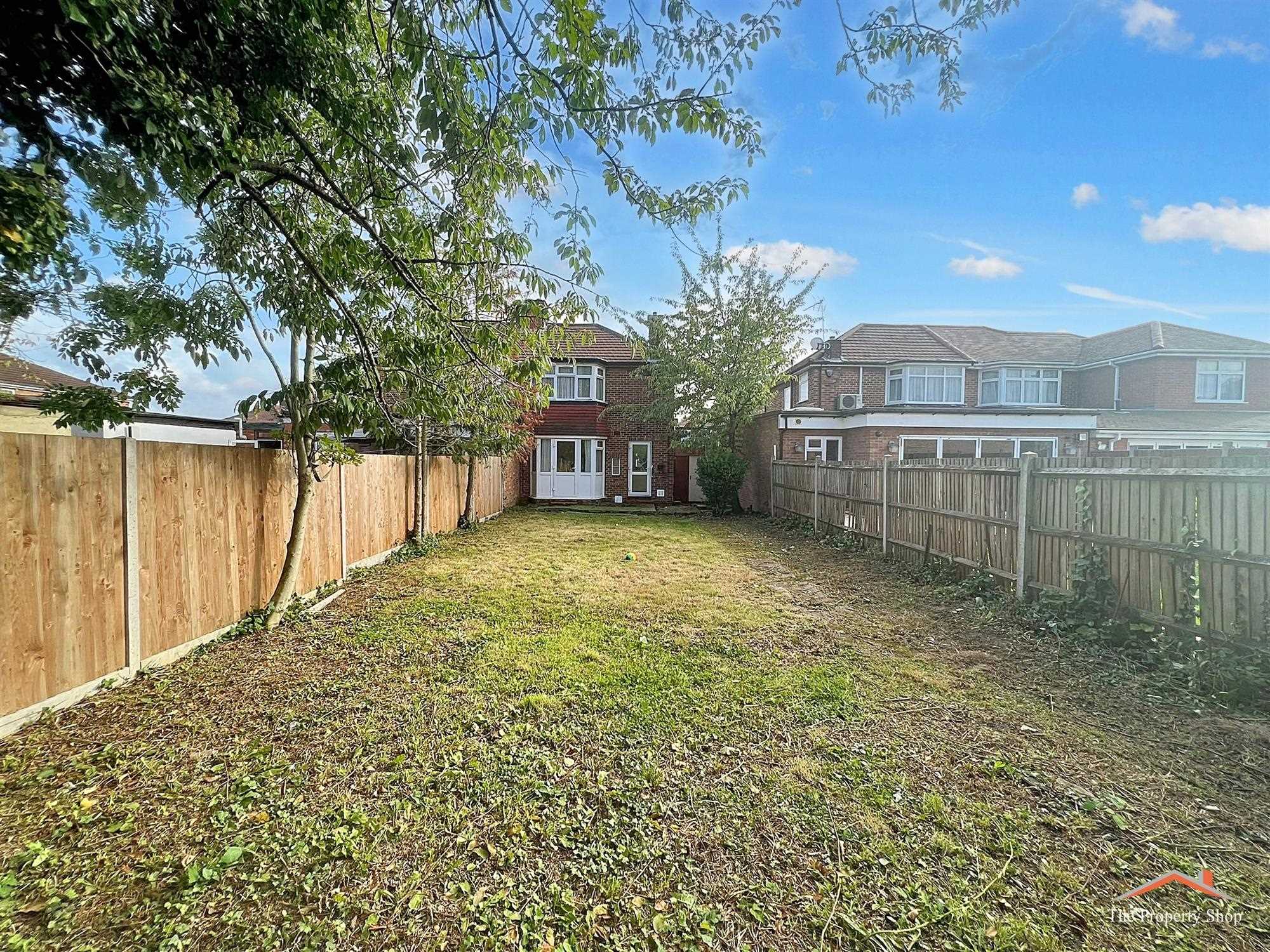 Broadcroft Avenue - Picture 11