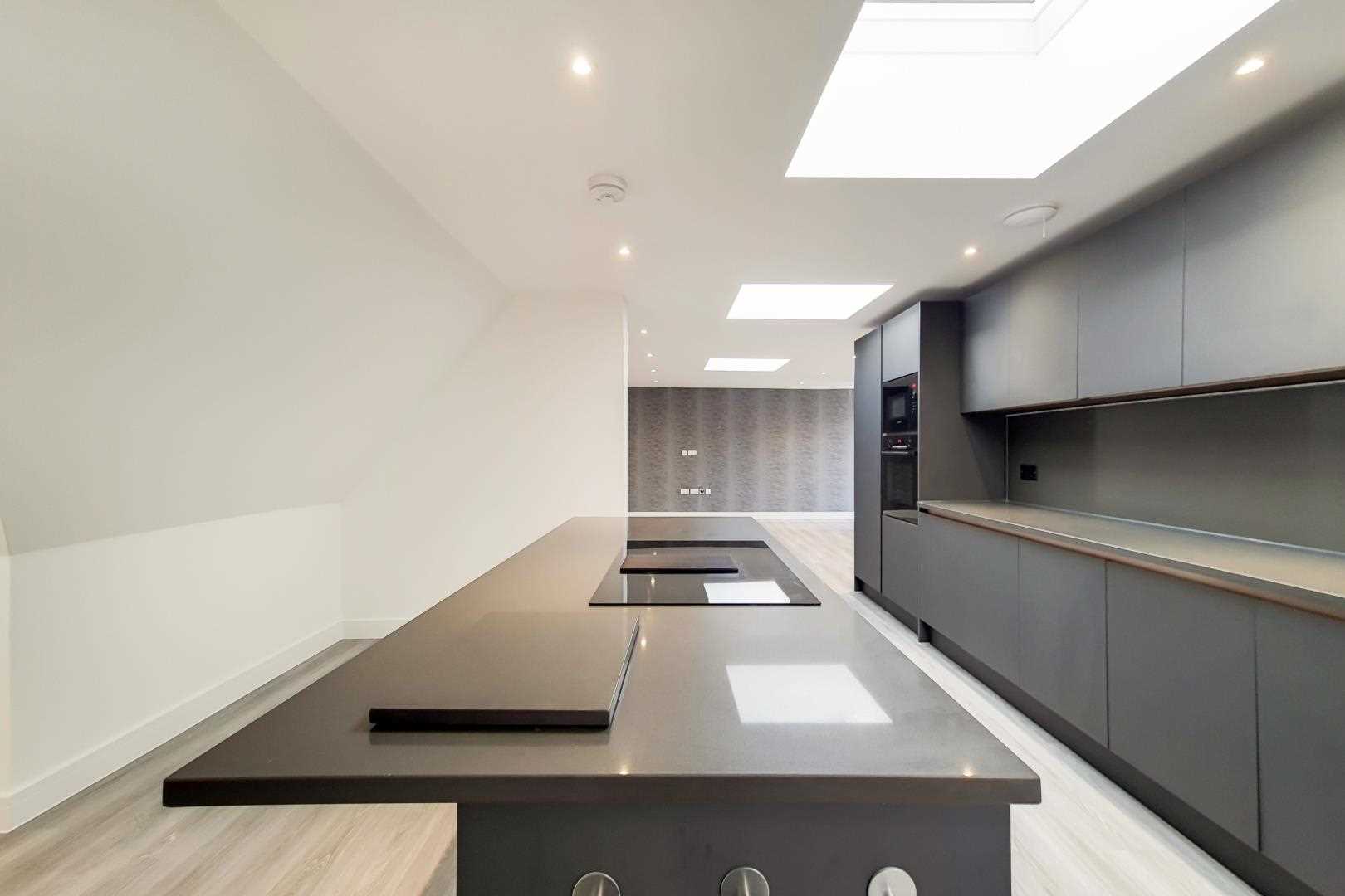 Streatfield Road - Picture 4