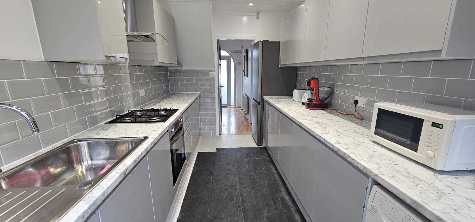 Tennyson Avenue - Picture 5