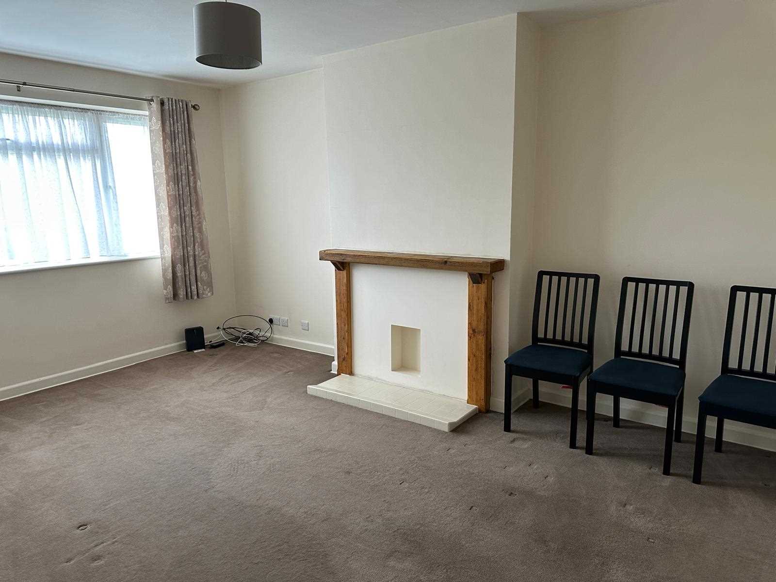 Elm Park - Picture 3