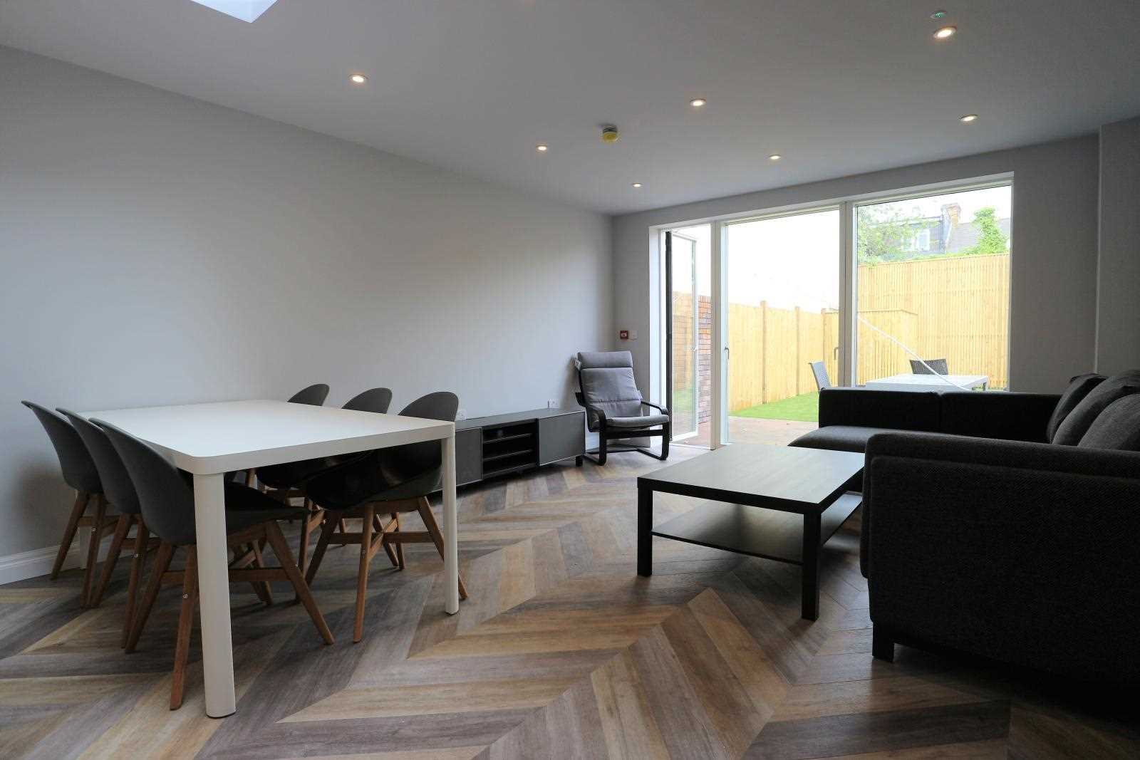 Wallis Terrace - Picture 2
