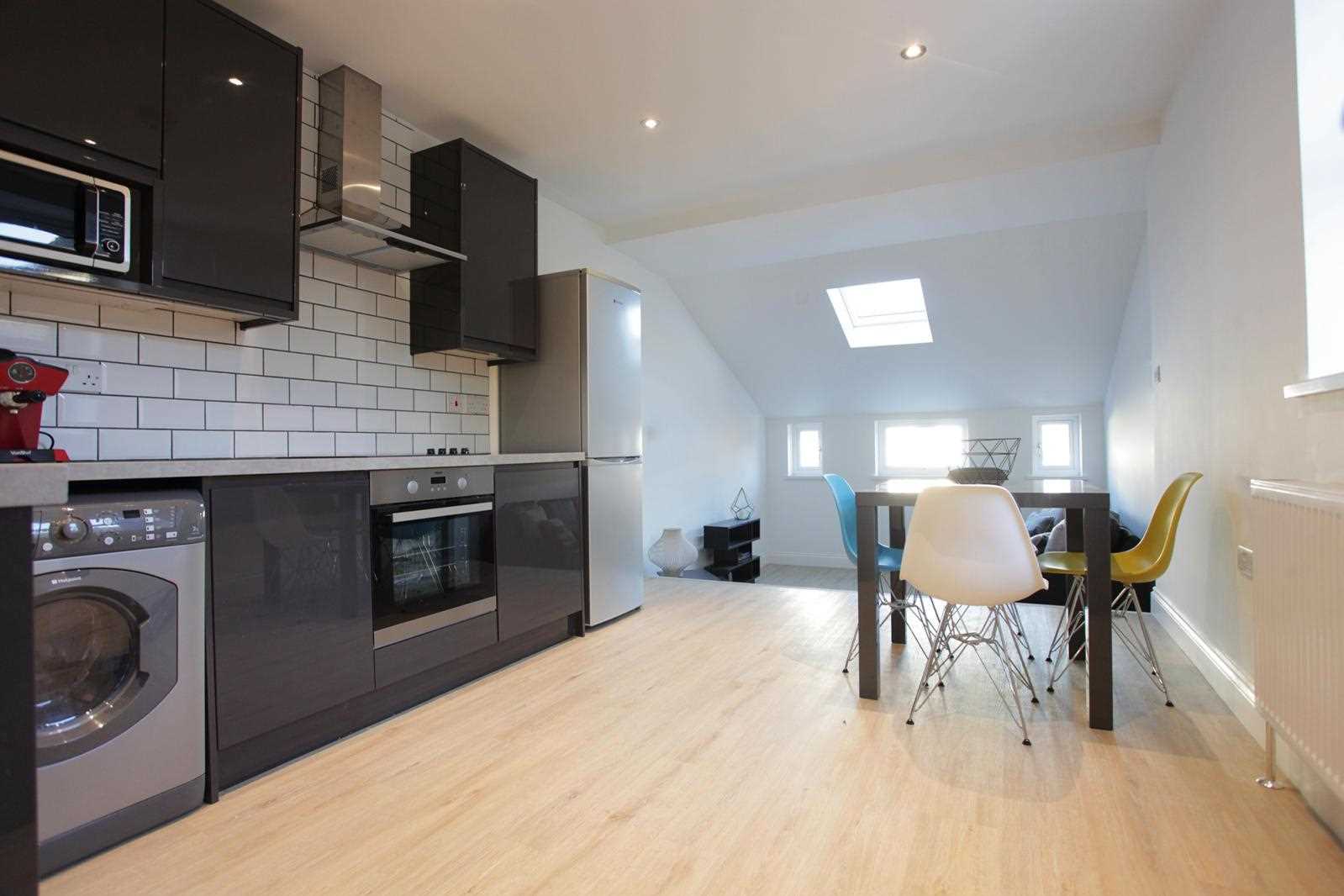 Hoyle Road - Picture 1