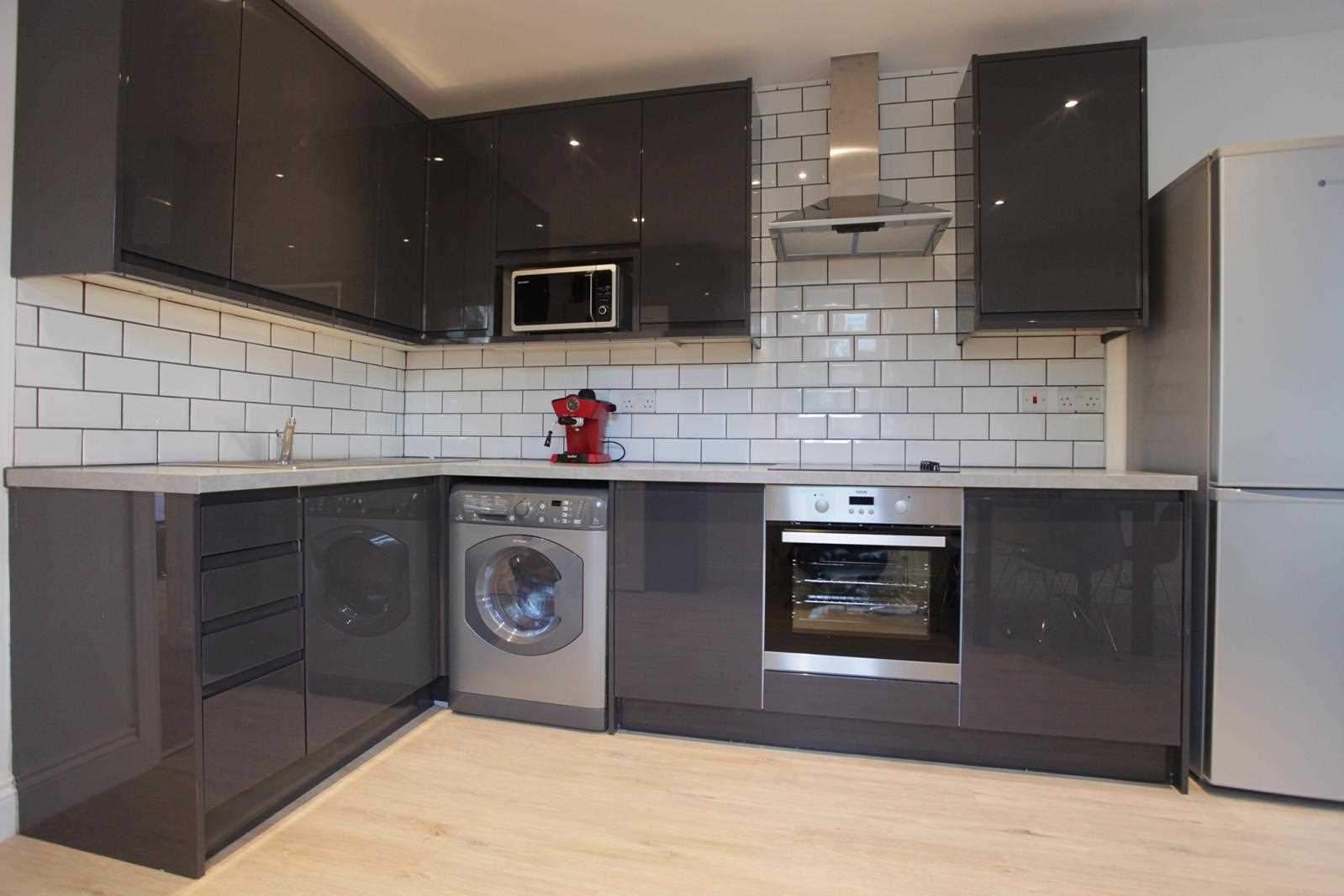 Hoyle Road - Picture 2