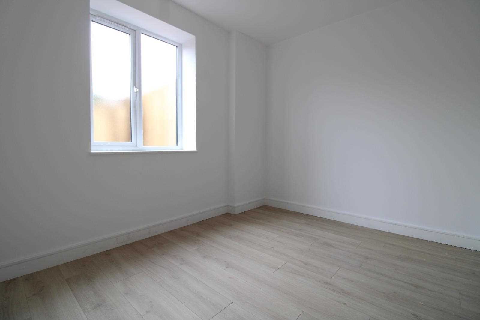 Eastfields Road - Picture 1
