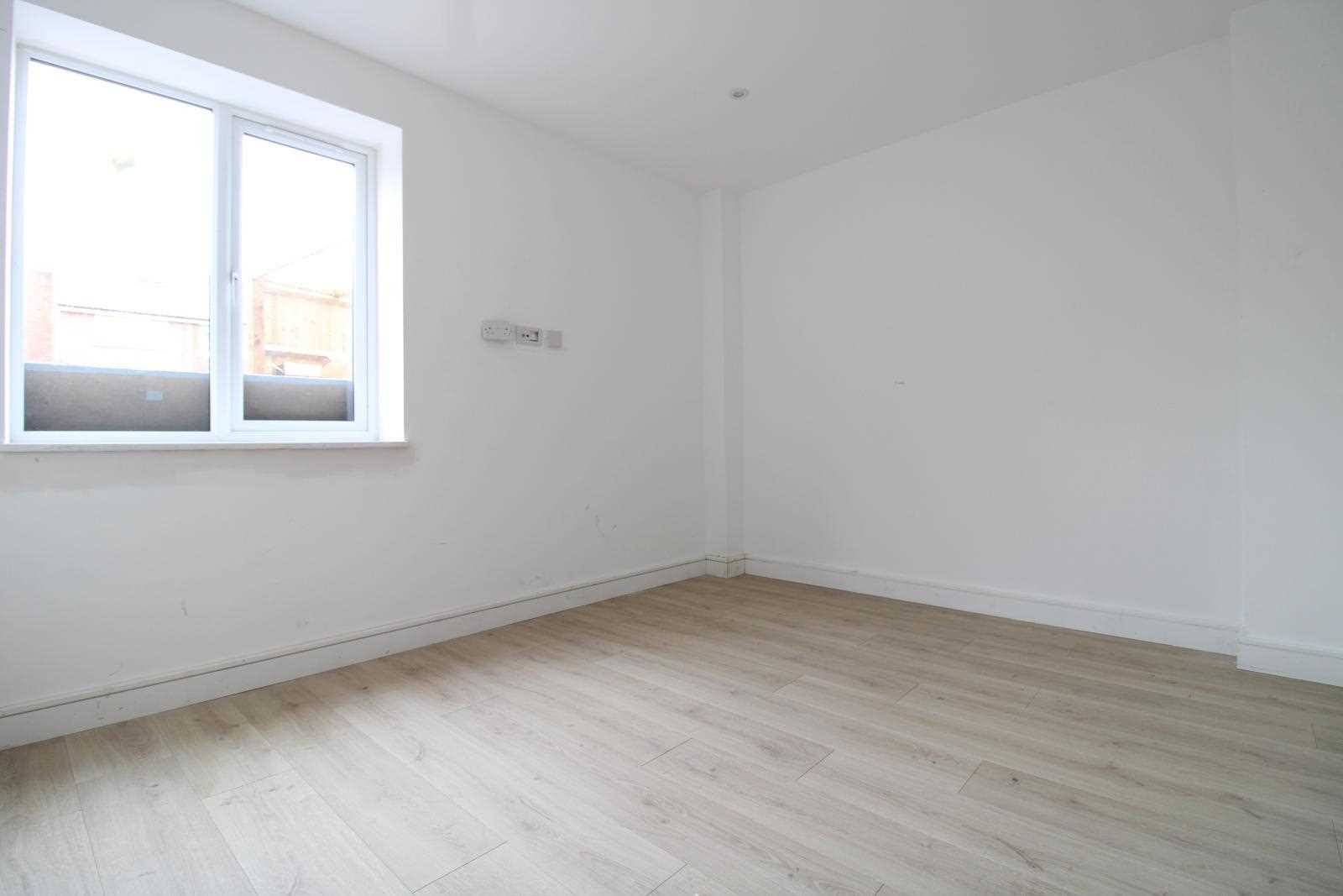 Eastfields Road - Picture 2