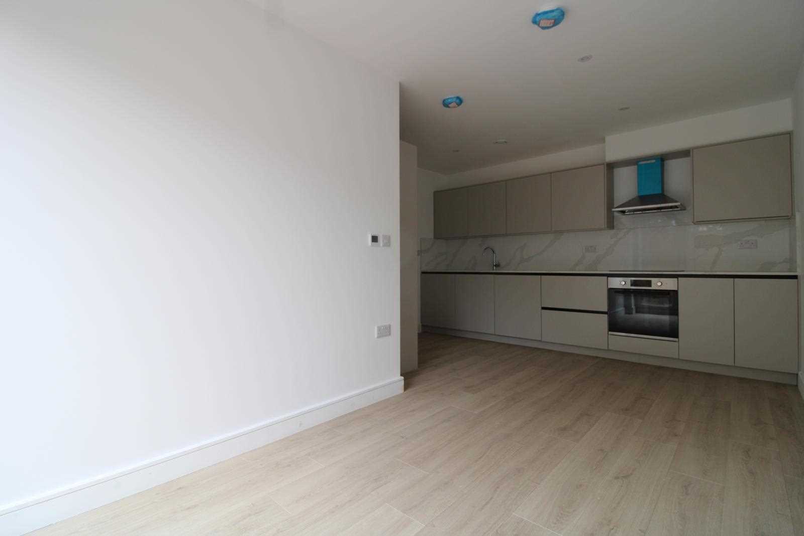 Eastfields Road - Picture 3