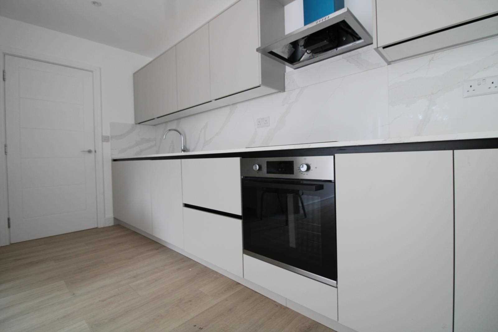 Eastfields Road - Picture 4
