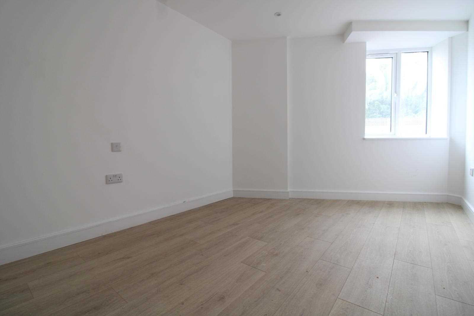 Eastfields Road - Picture 2