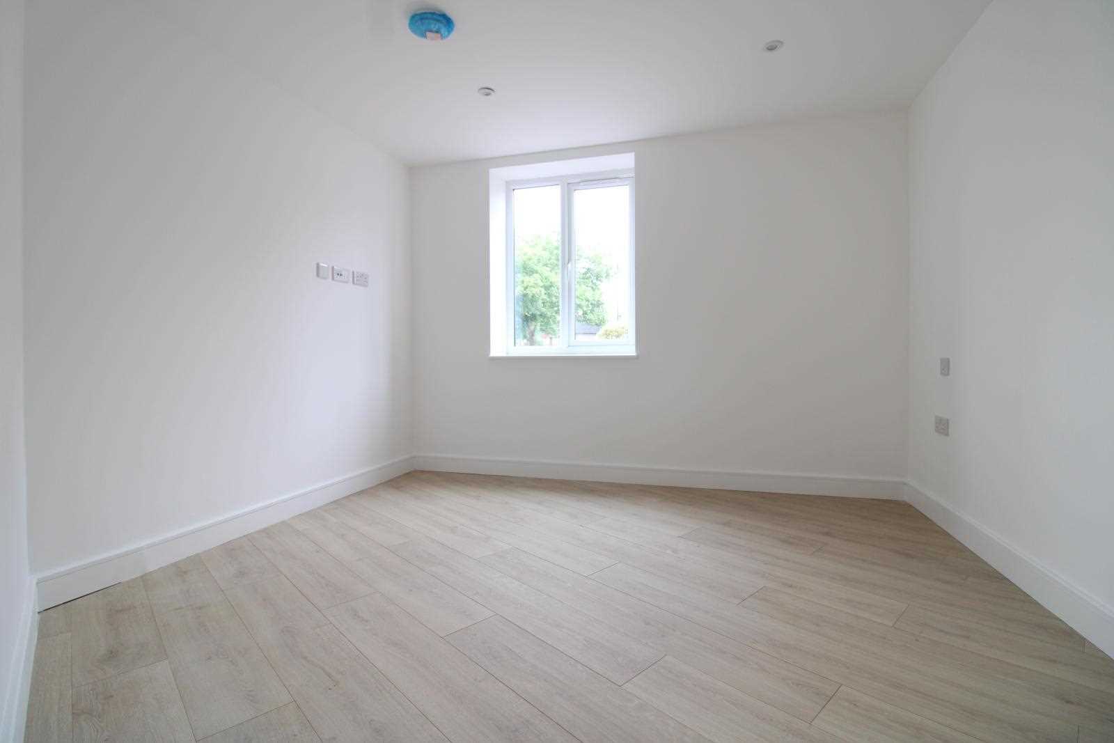 Eastfields Road - Picture 2