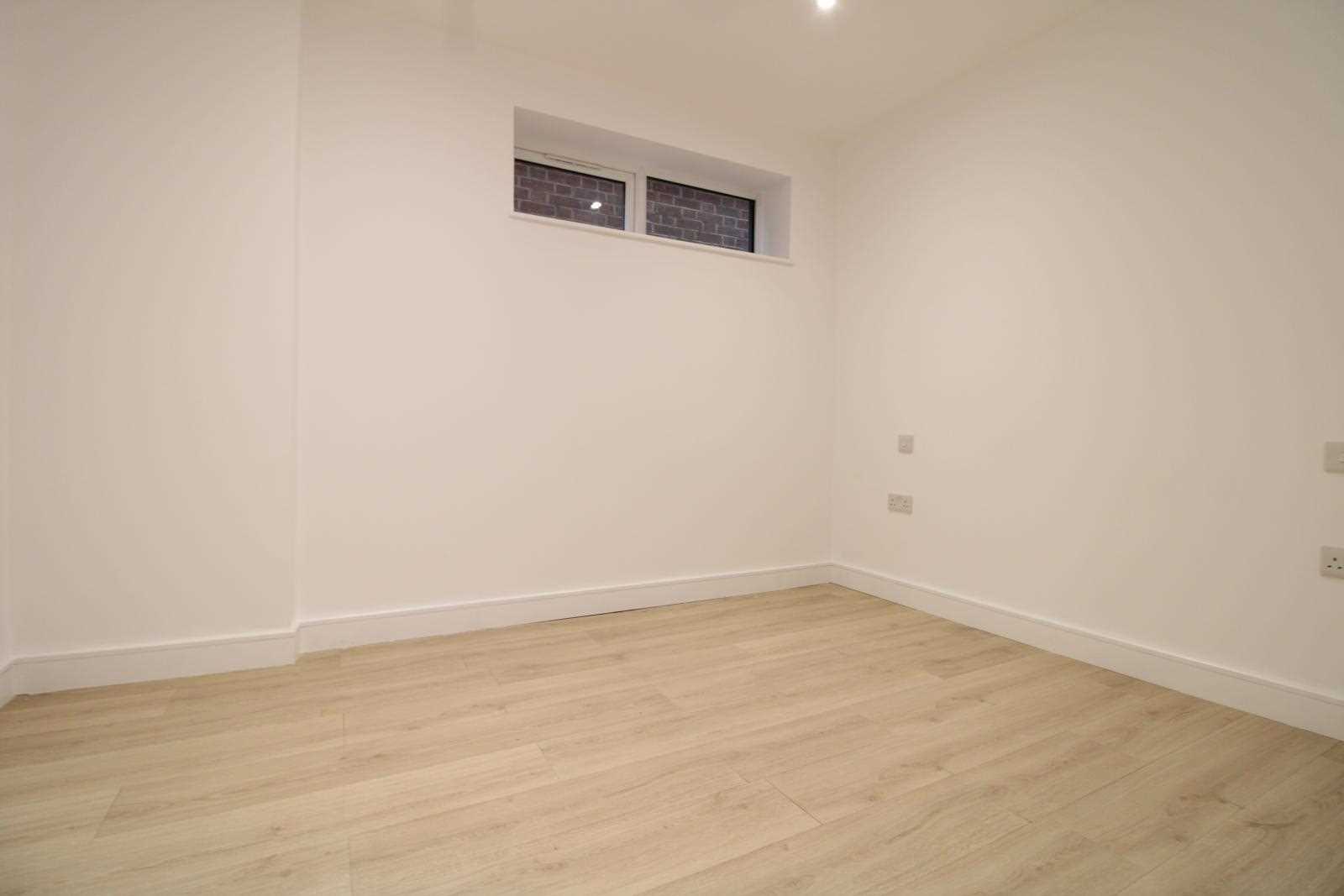 Eastfields Road - Picture 3