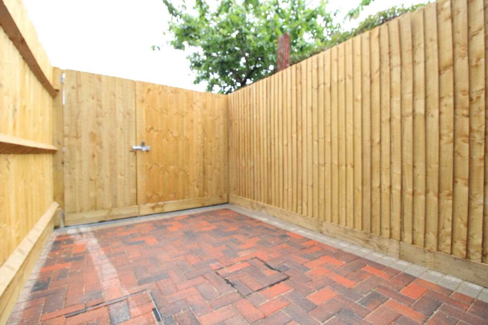 Eastfields Road - Picture 5