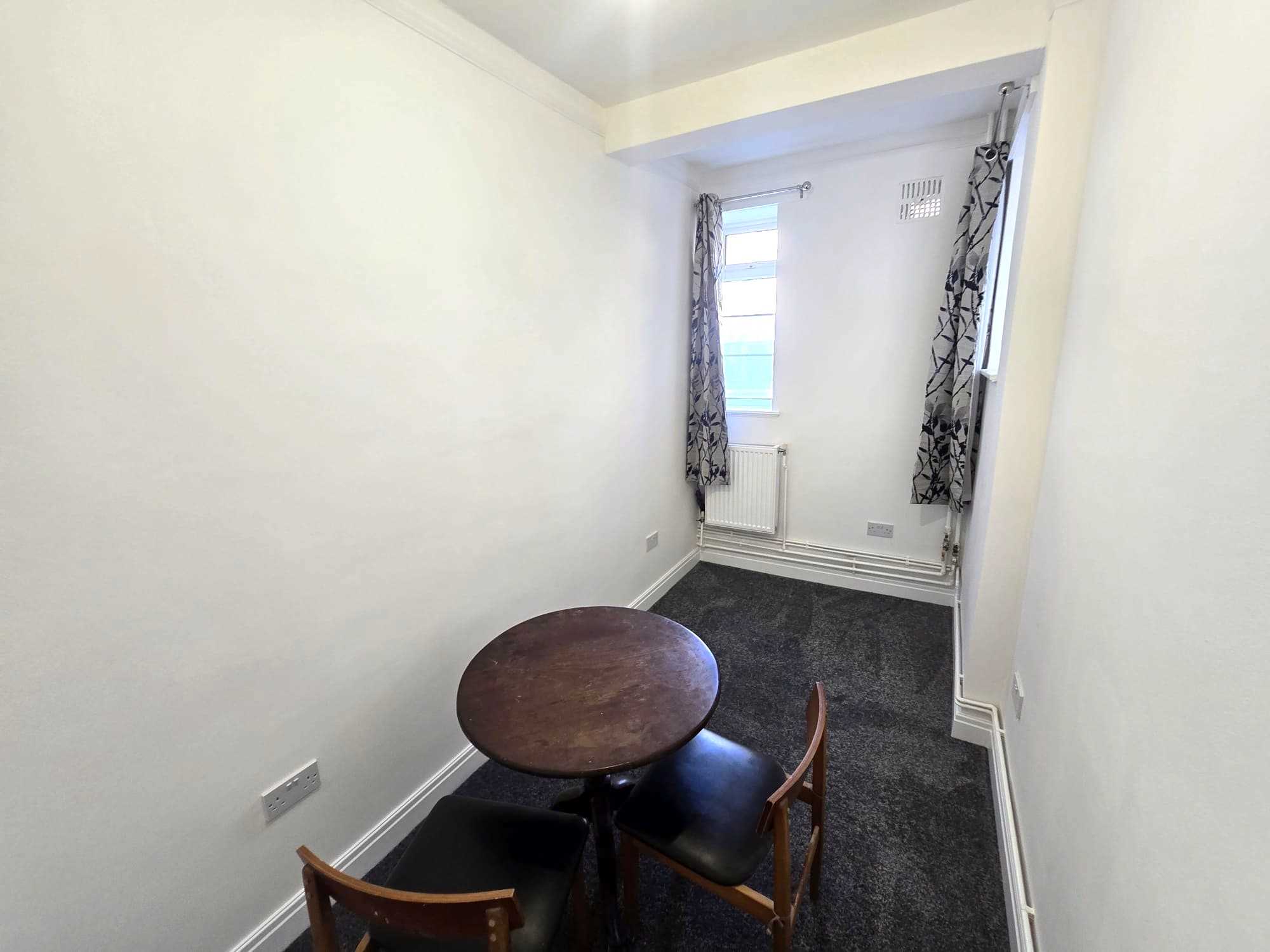 Byron Court, Byron Road - Picture 3