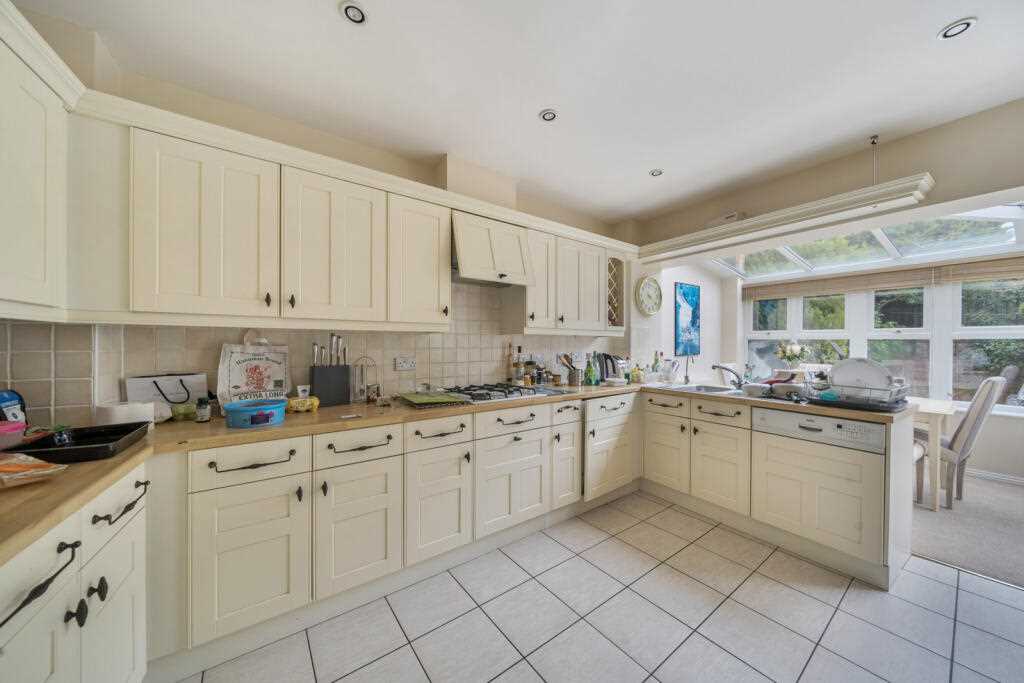 Lady Aylesford Avenue - Picture 15