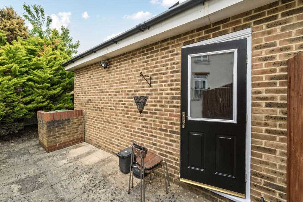 Lady Aylesford Avenue - Picture 16
