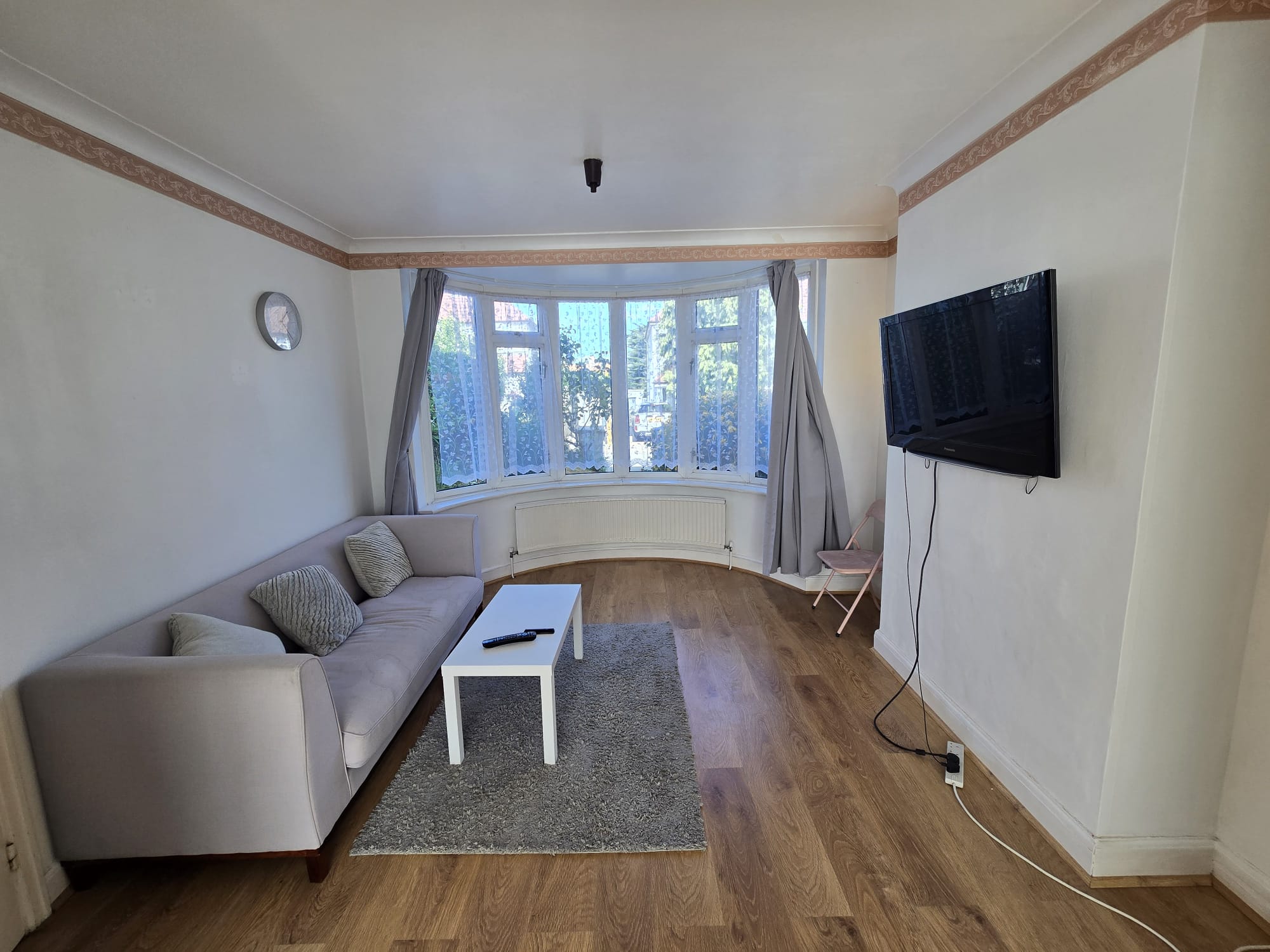 Summit Avenue - Picture 1
