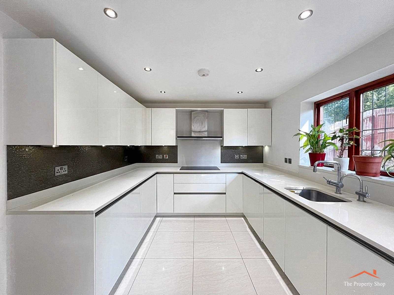 Davenham Avenue - Picture 2