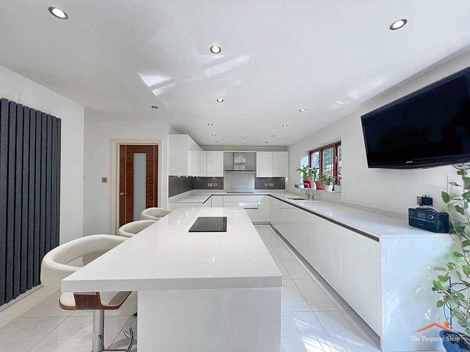 Davenham Avenue - Picture 3
