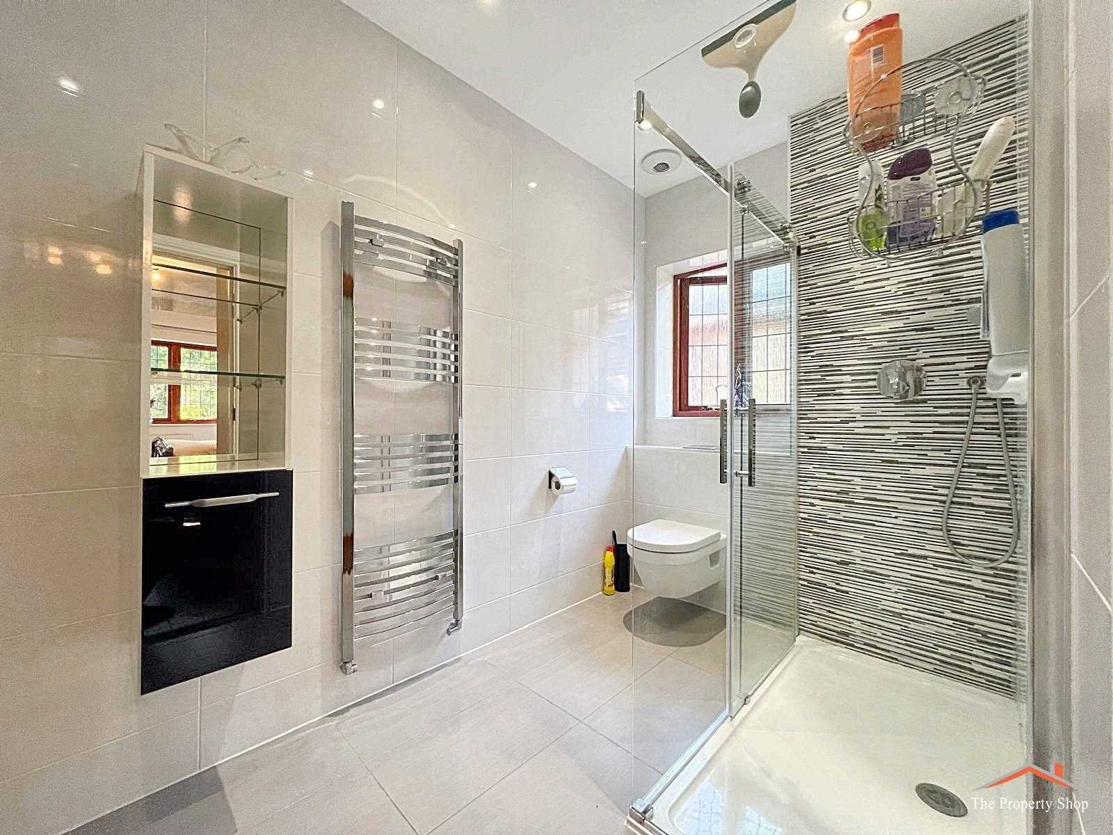 Davenham Avenue - Picture 18