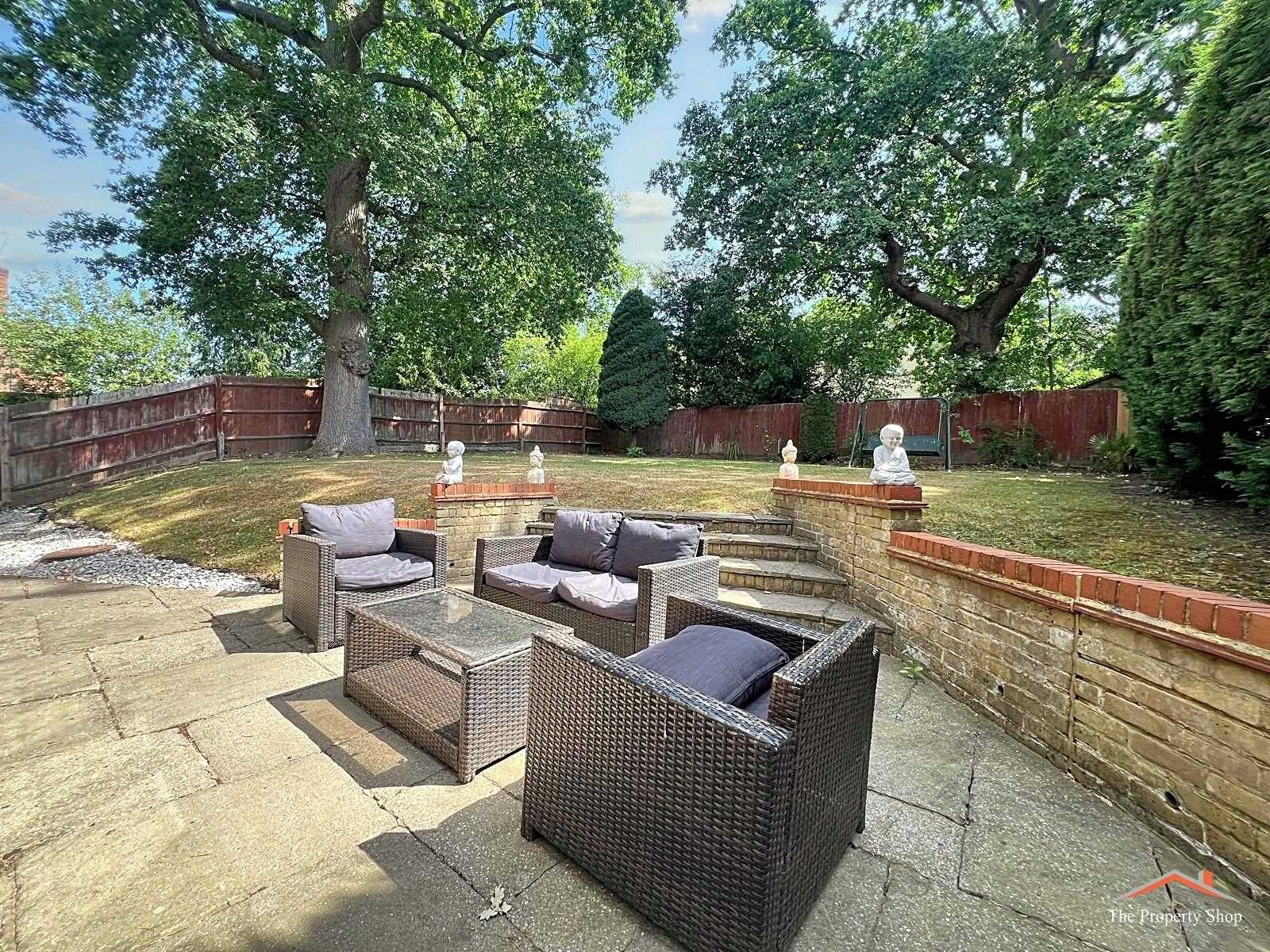 Davenham Avenue - Picture 21
