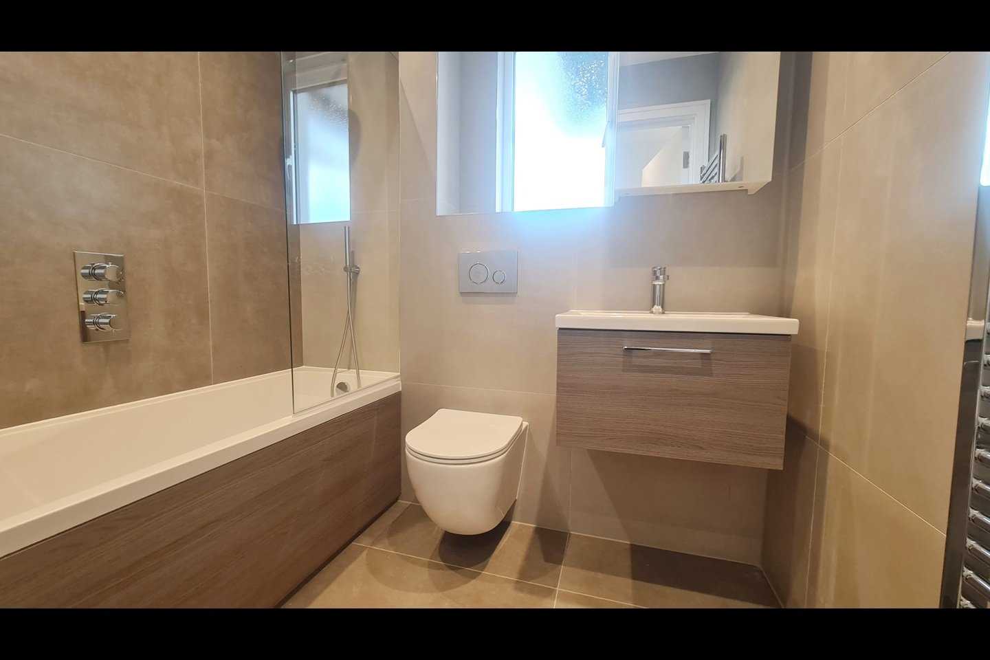 Raffles House - Picture 5