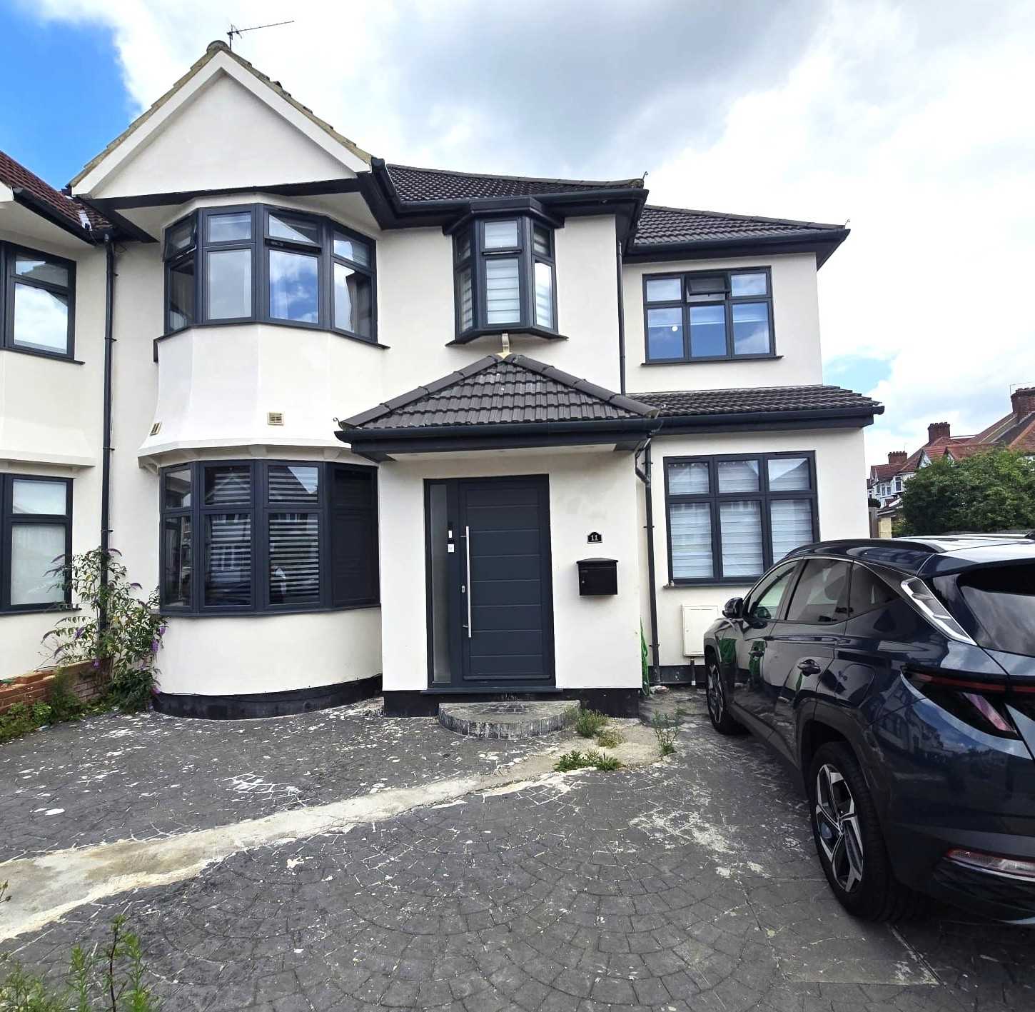 Brook Avenue, Edgware - Picture 1