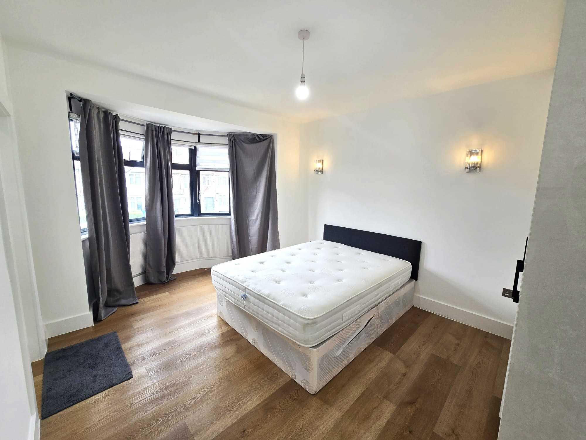 Brook Avenue, Edgware - Picture 8