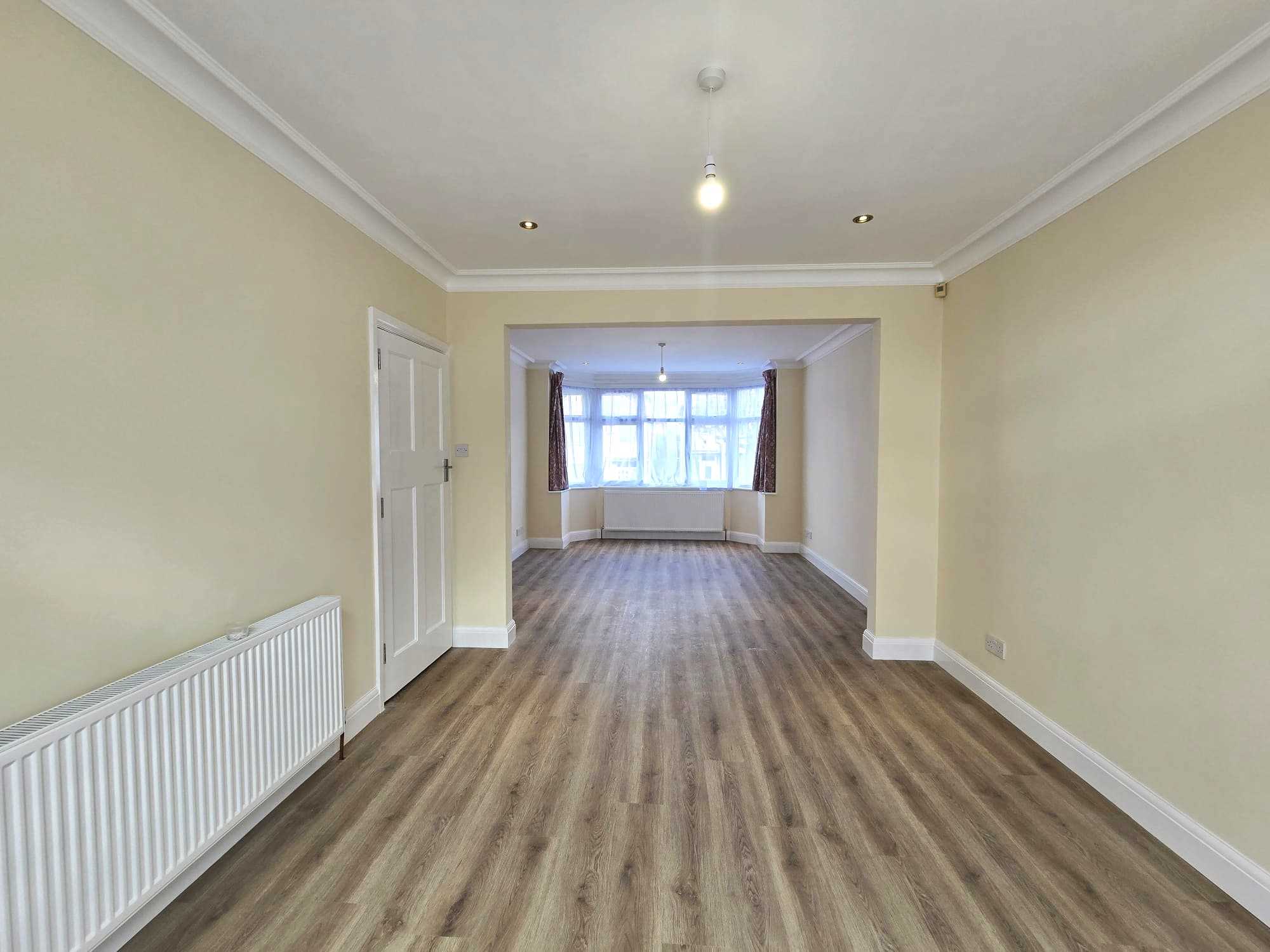 Evelyn Avenue - Picture 2