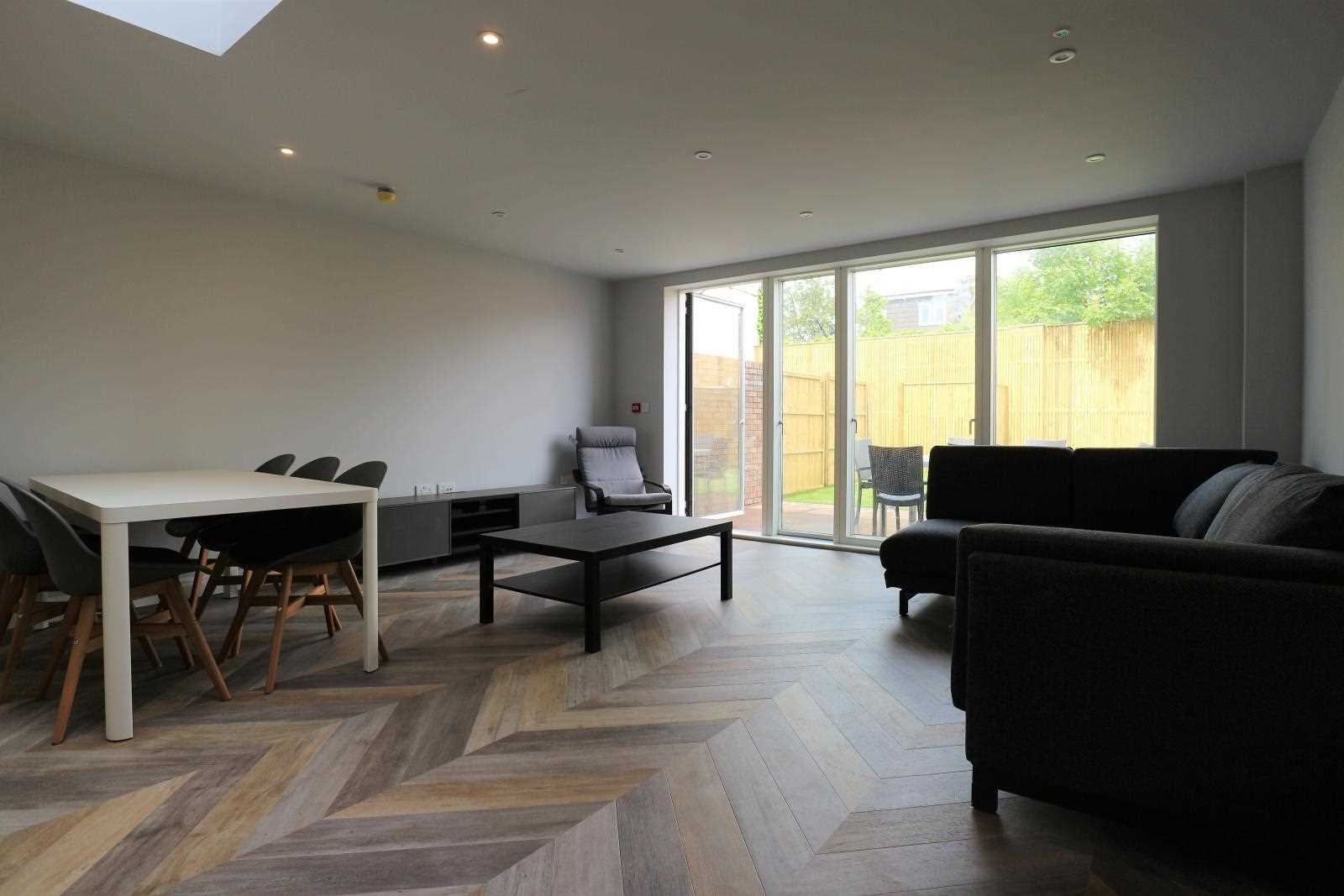 Crusoe Road, Croydon - Picture 1