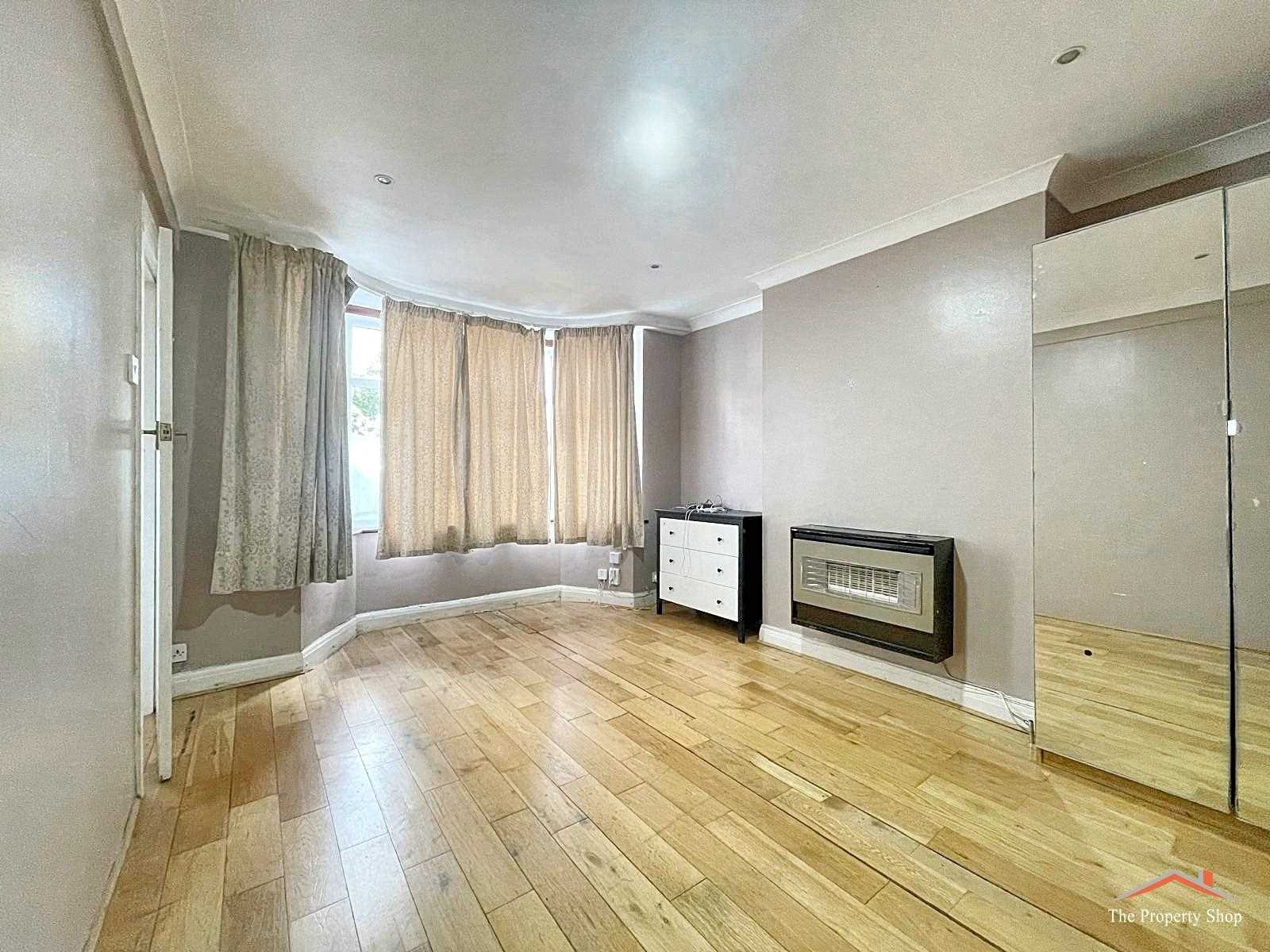Camrose Avenue - Picture 3
