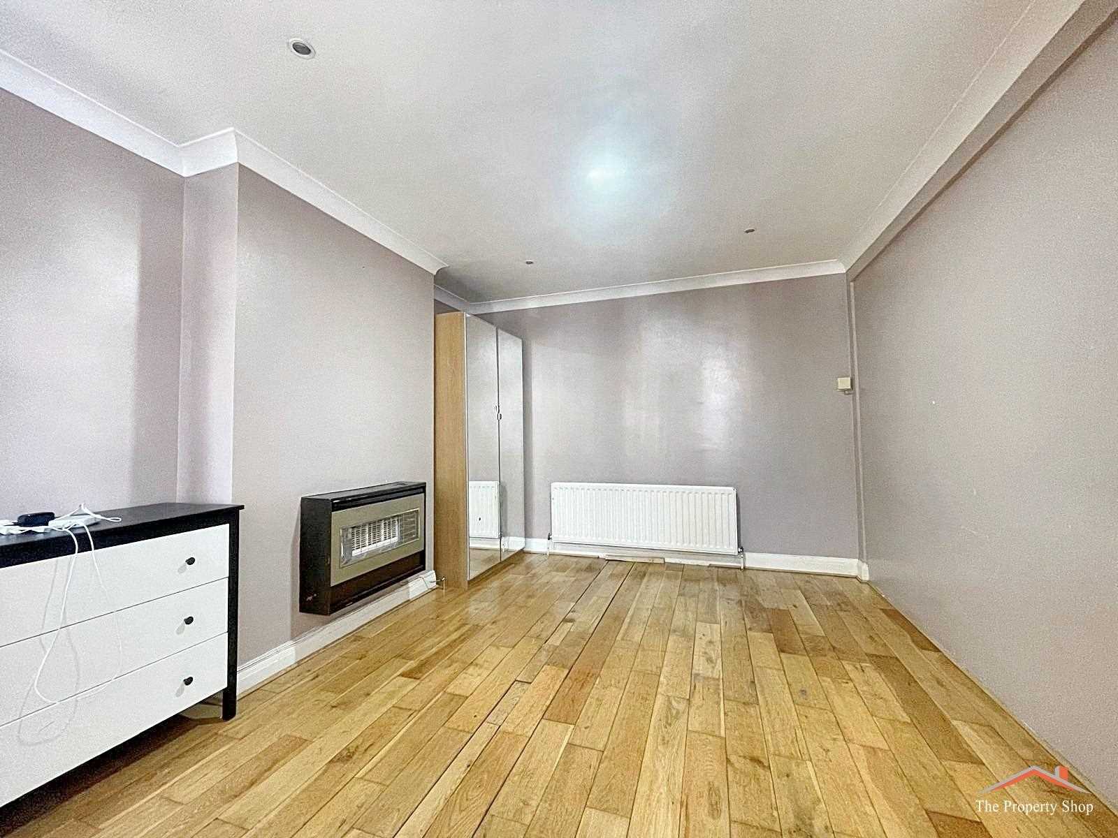 Camrose Avenue - Picture 4