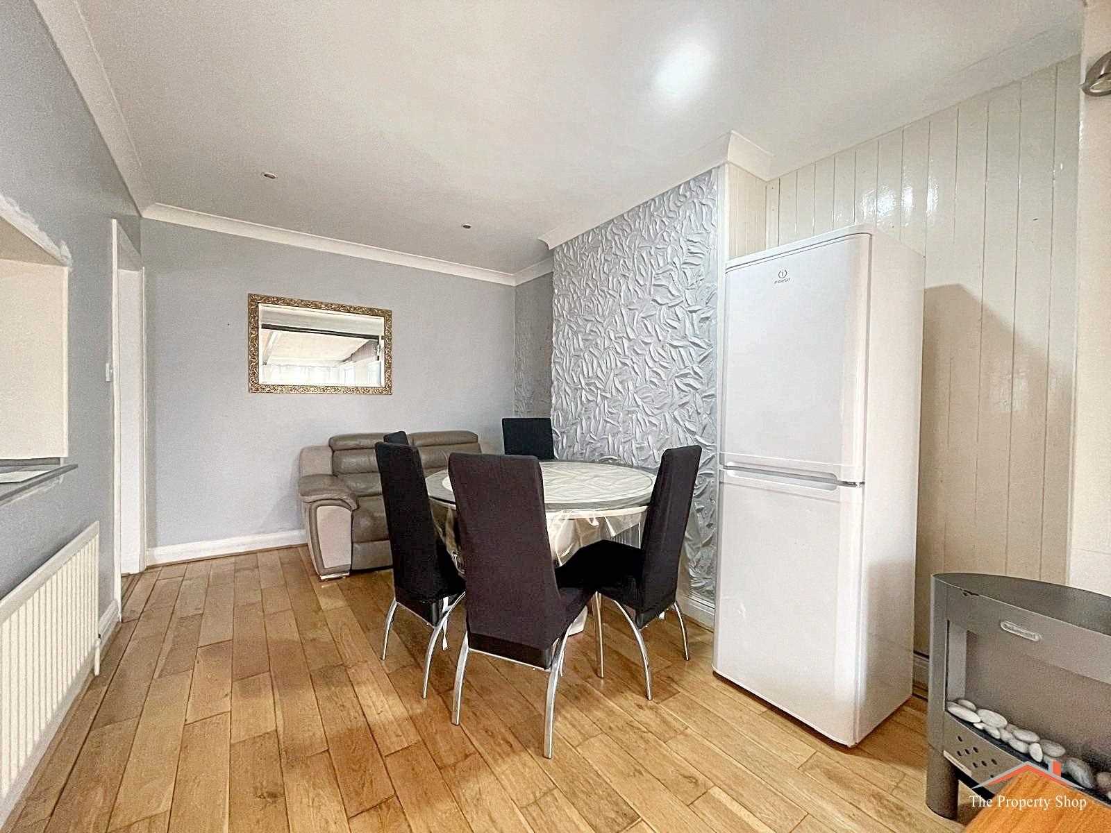 Camrose Avenue - Picture 5