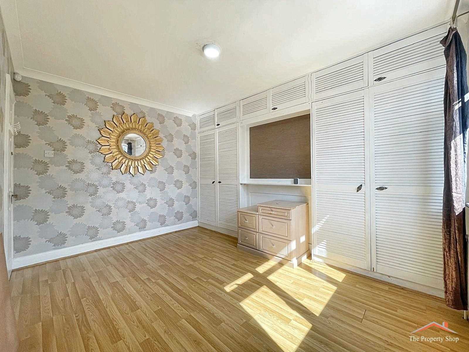 Camrose Avenue - Picture 8