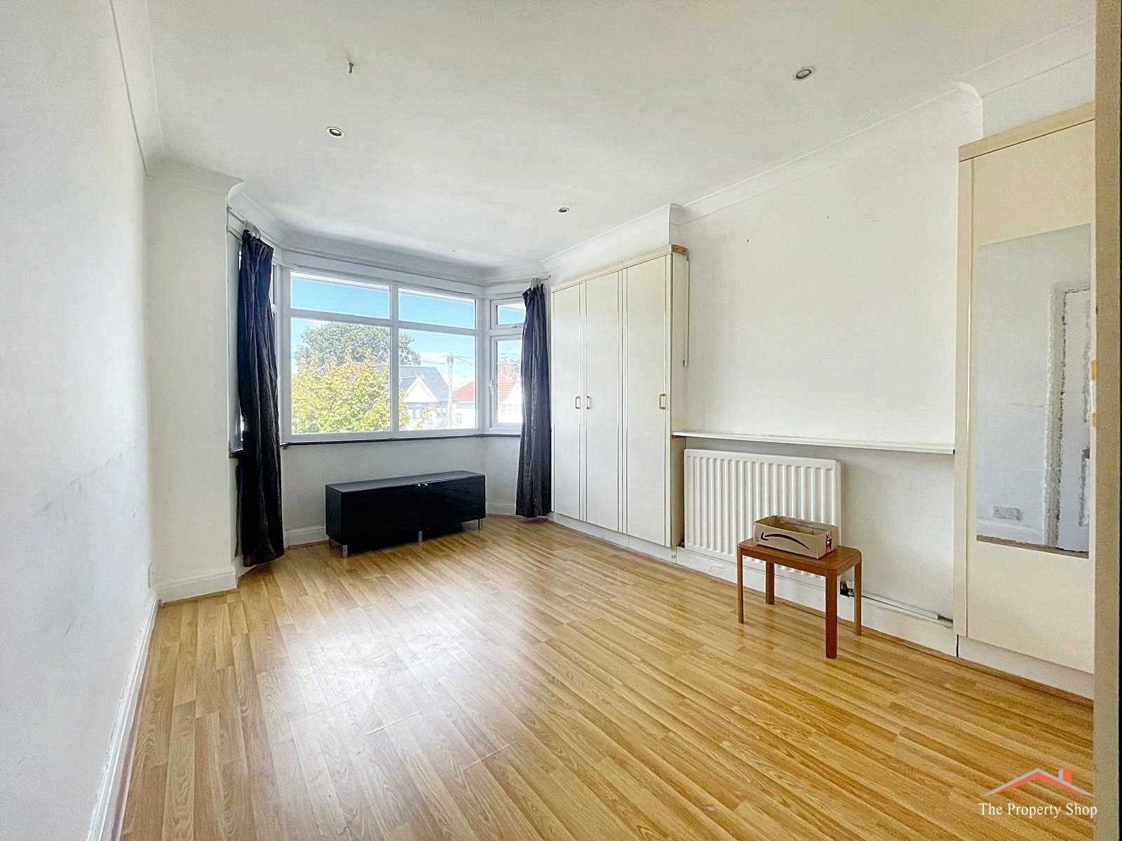Camrose Avenue - Picture 9