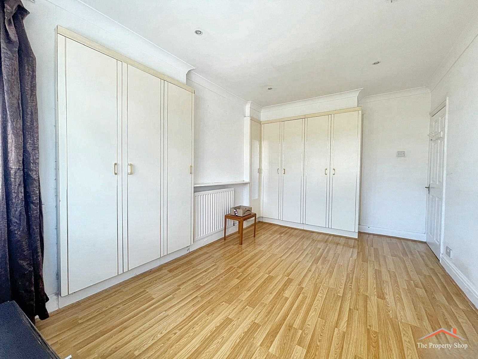 Camrose Avenue - Picture 10