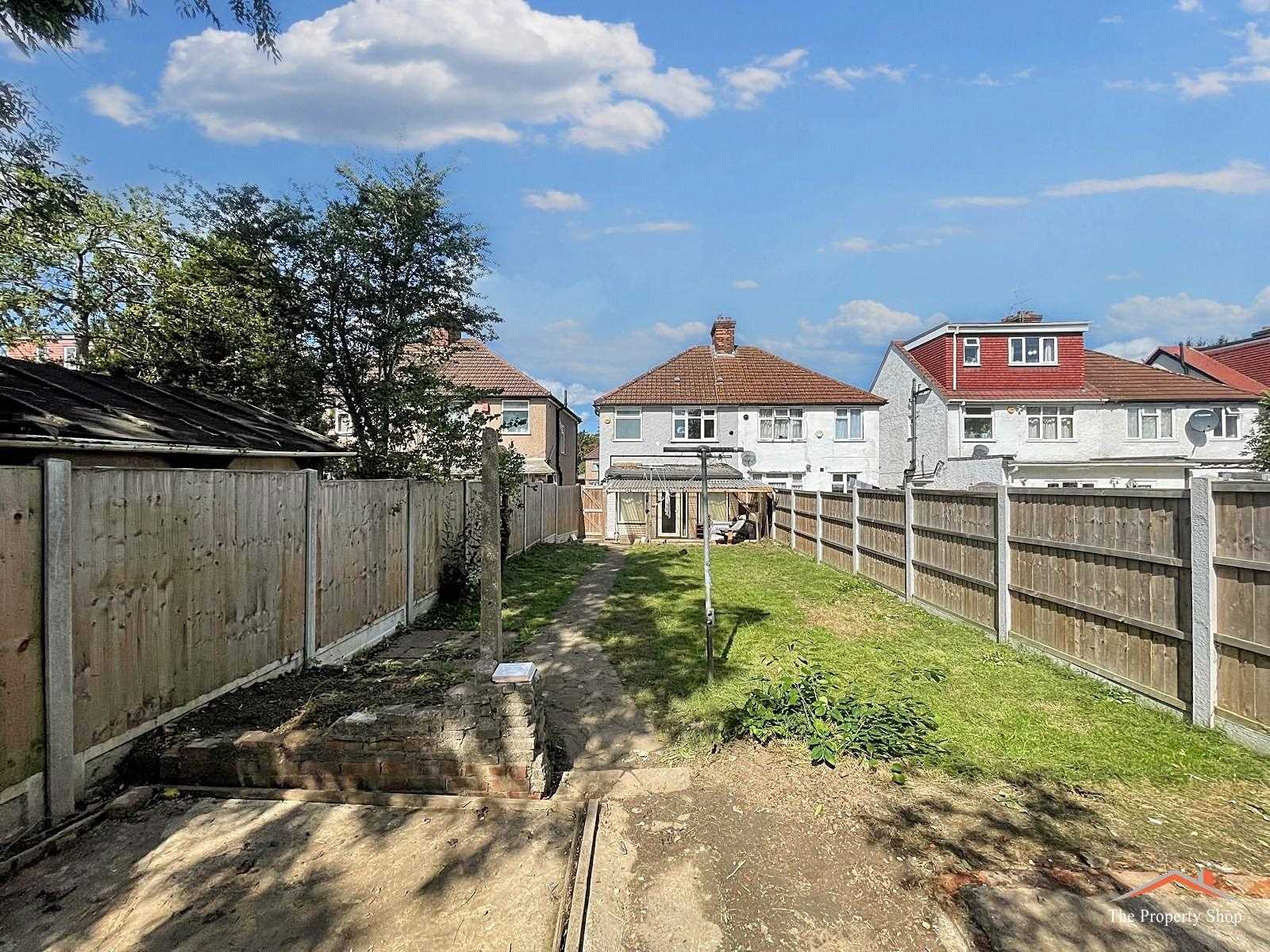 Camrose Avenue - Picture 15