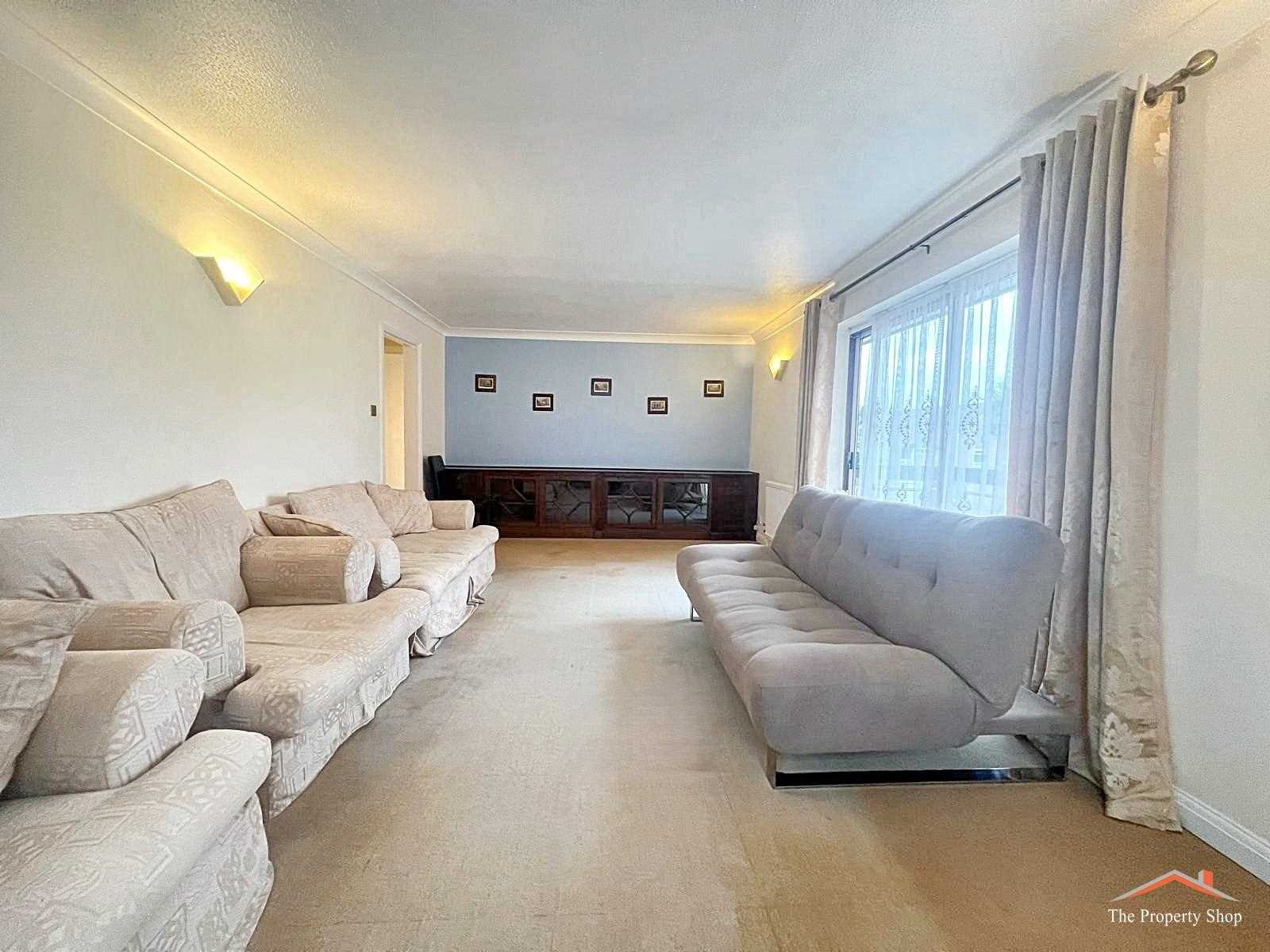 Chatsworth Court - Picture 3