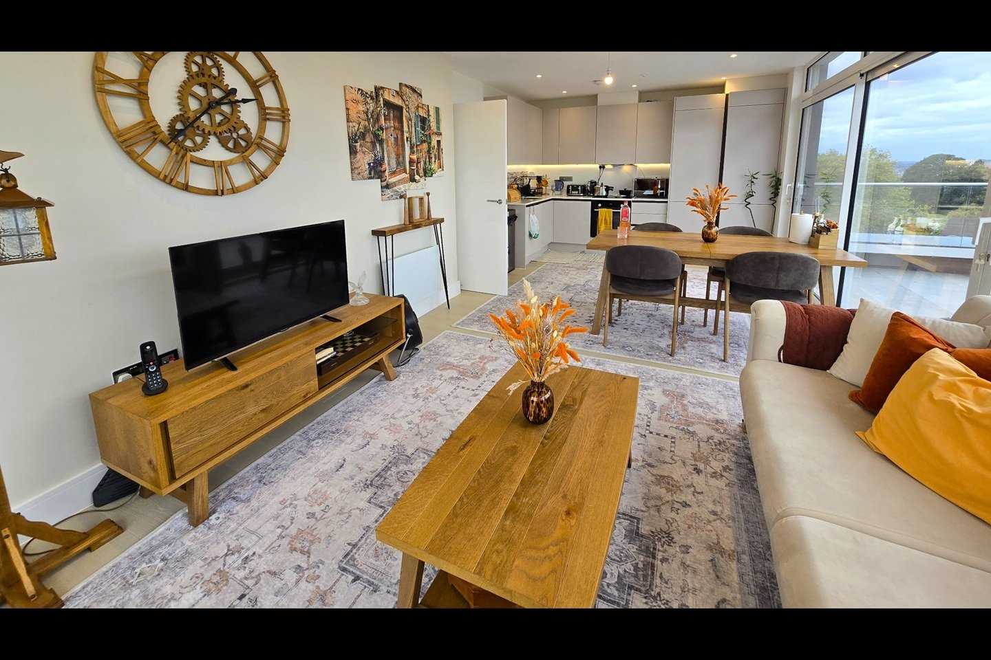 Raffles House - Picture 1