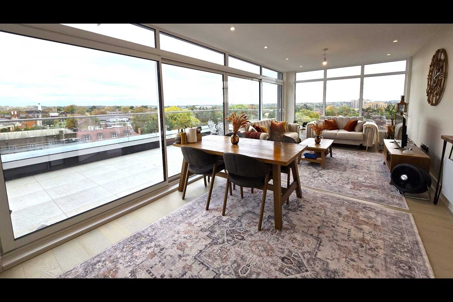 Raffles House - Picture 2