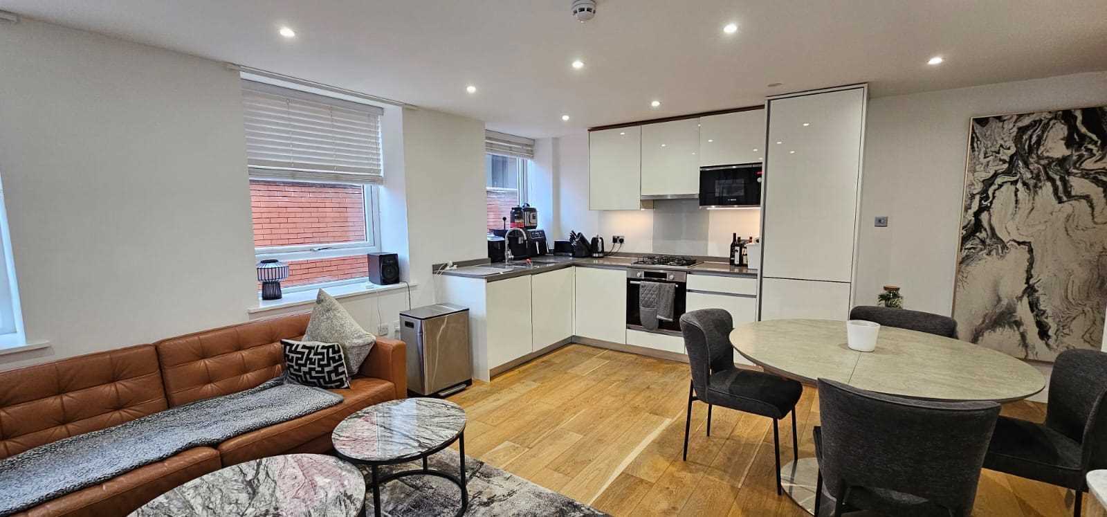 Buckingham House West - Picture 1