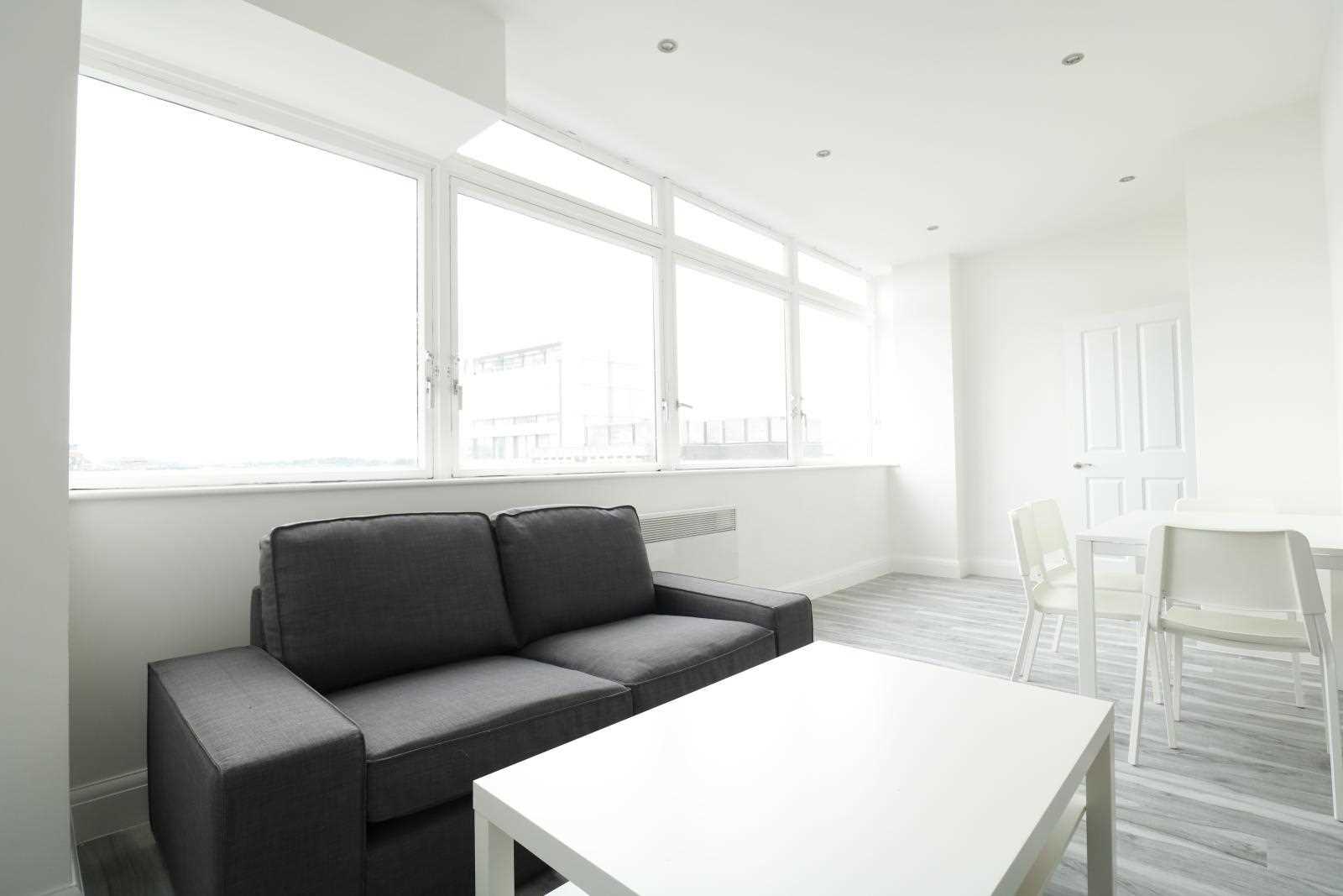 High Street Bromley - Picture 1