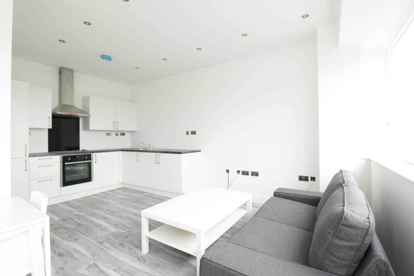 High Street Bromley - Picture 2