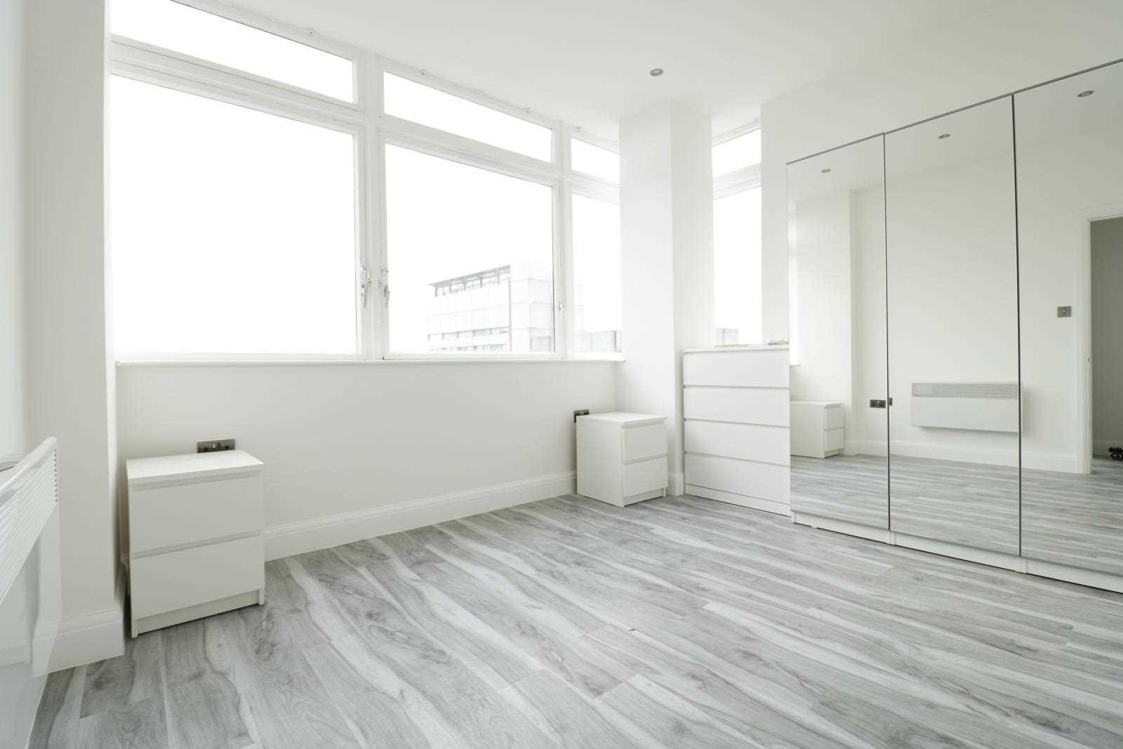 High Street Bromley - Picture 4