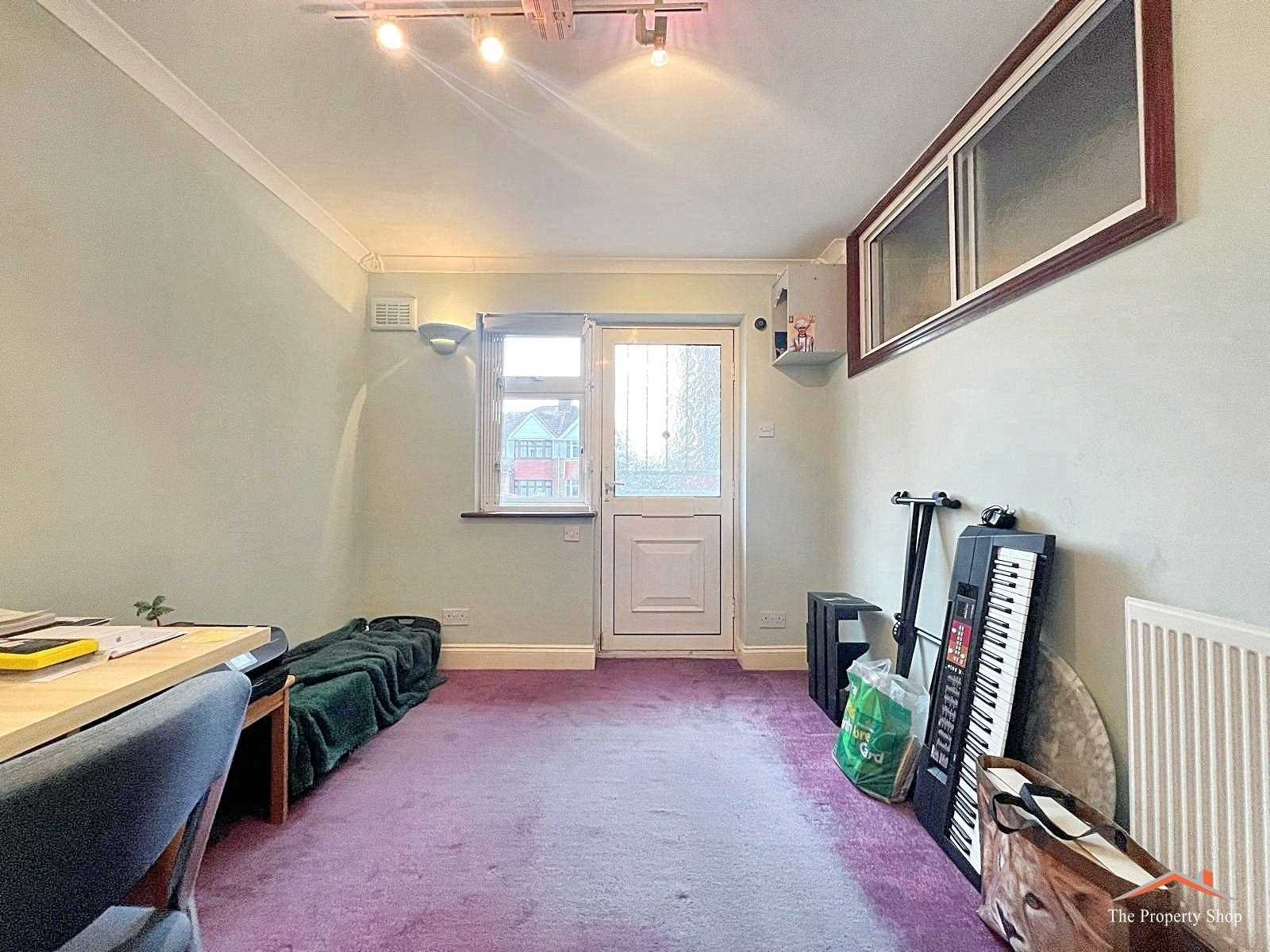 Portland Crescent - Picture 7