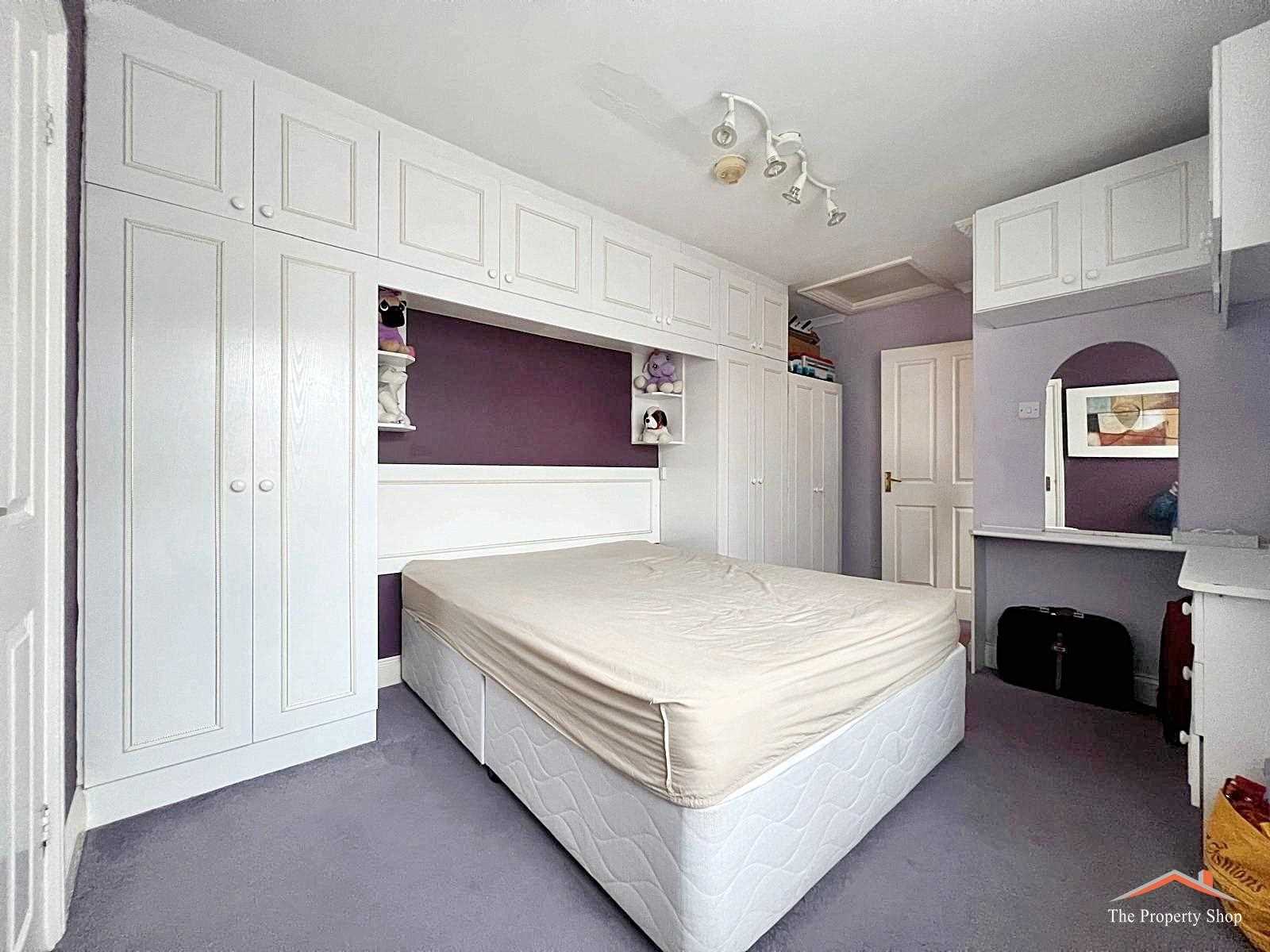 Portland Crescent - Picture 9