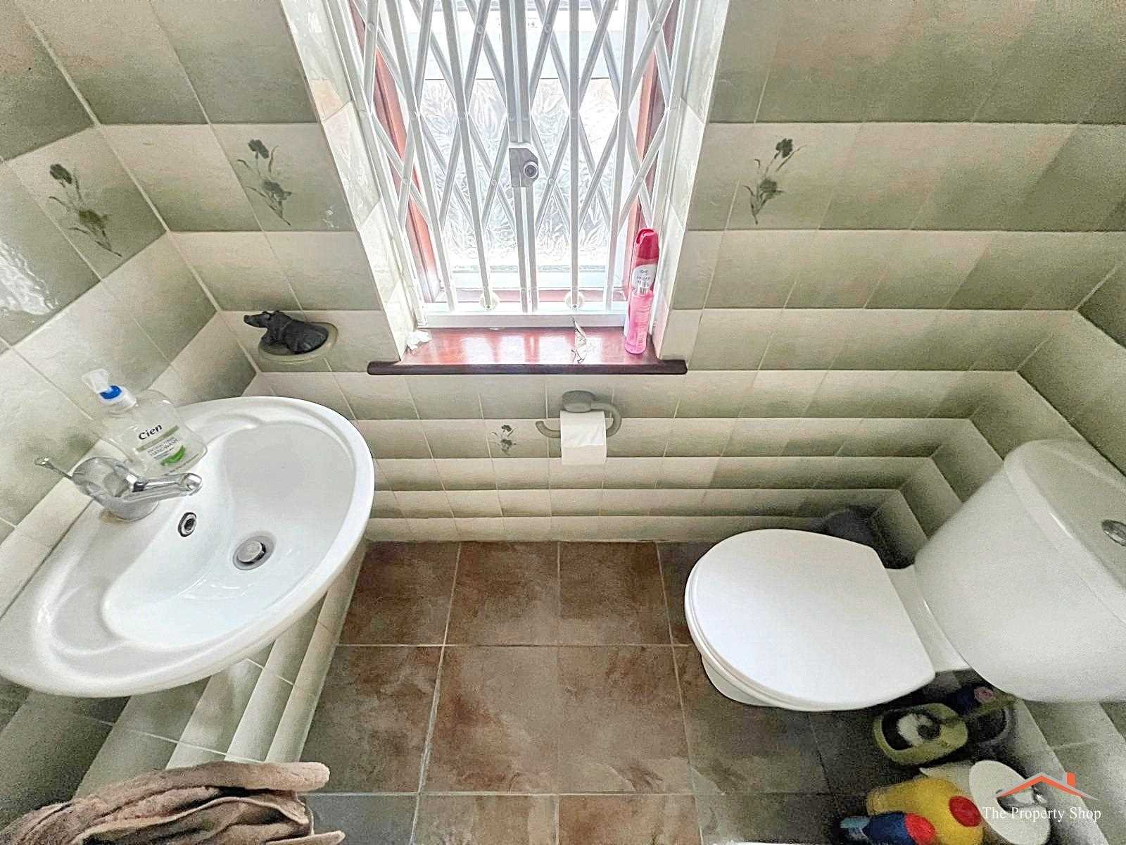 Portland Crescent - Picture 12