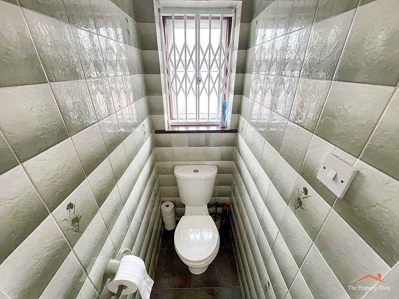 Portland Crescent - Picture 13