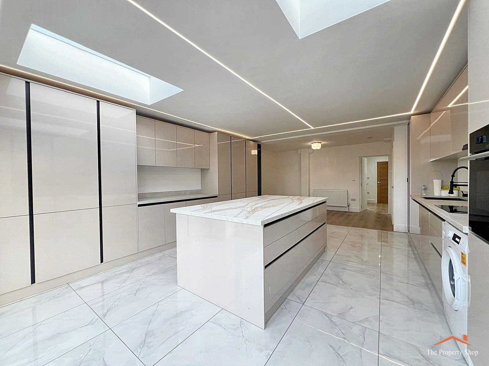 Bullhead Rd, Borehamwood - Picture 2